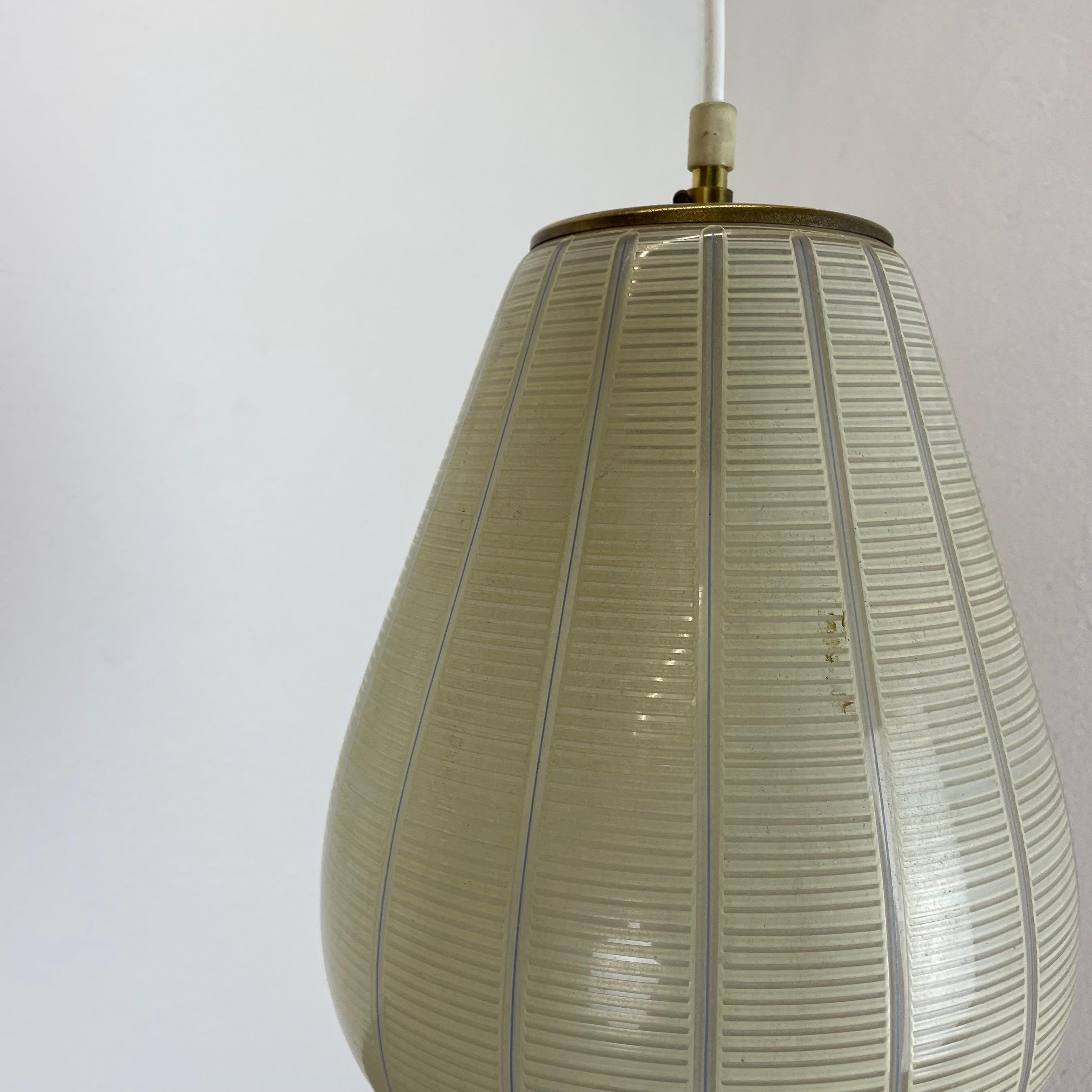 Midcentury Modernist Glass Stilnovo Style Hanging Light, Italy, 1950 For Sale 1
