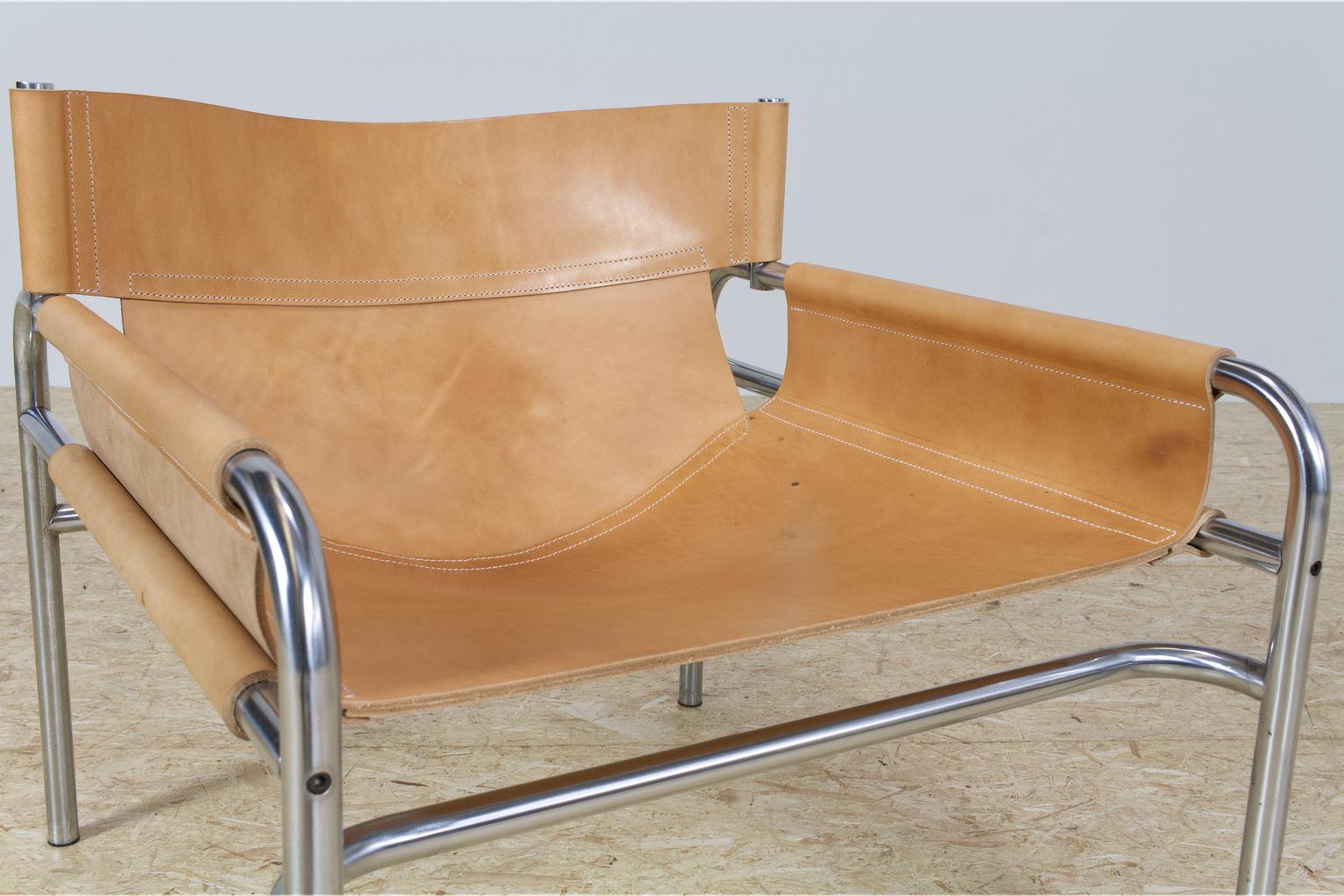 Late 20th Century Mid-Century Modernist Lounge Chairs in Saddle Leather by Walter Antonis, 1974 For Sale