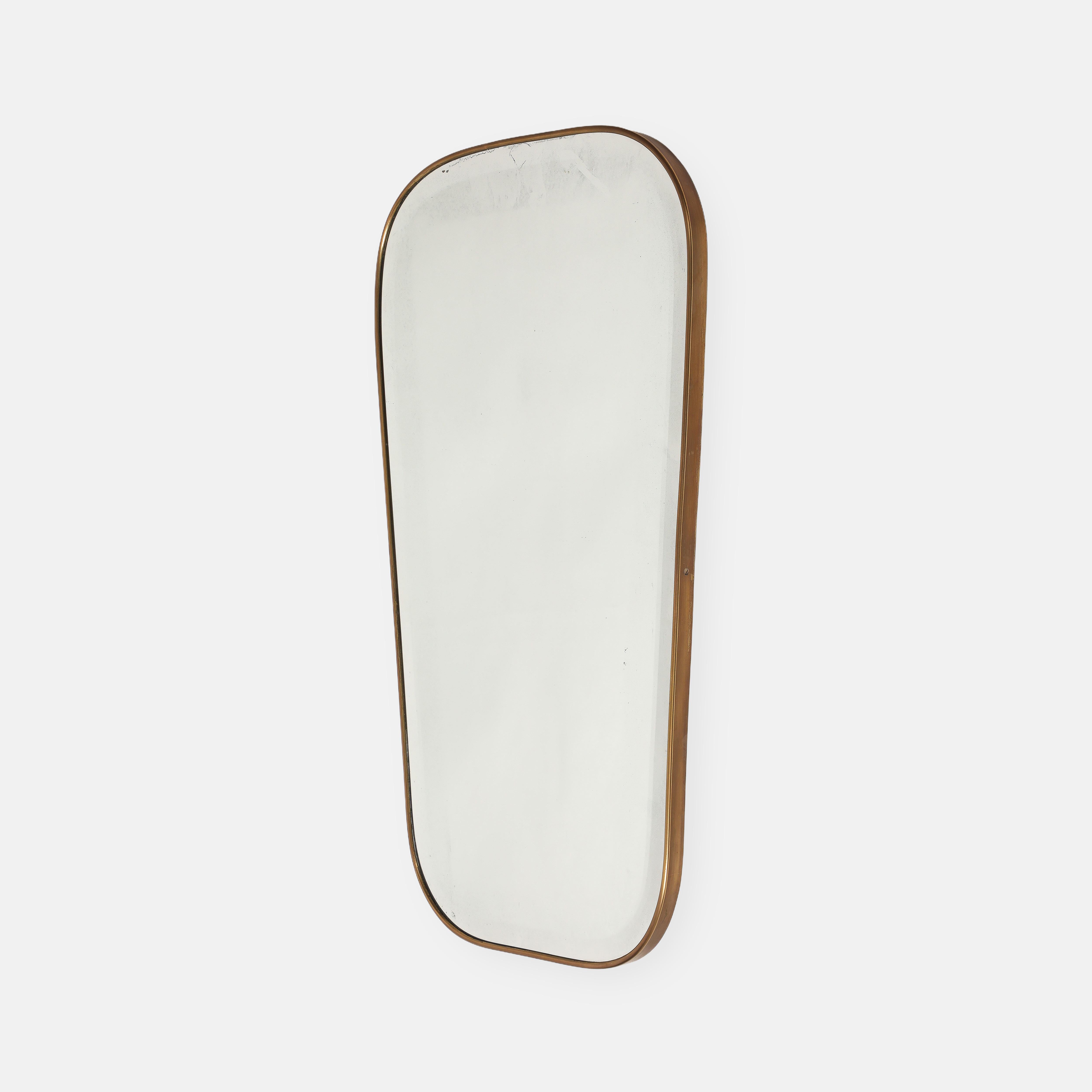 Mid-Century Modern Miroir mural biseauté en laiton de style moderniste du milieu du siècle dernier en vente