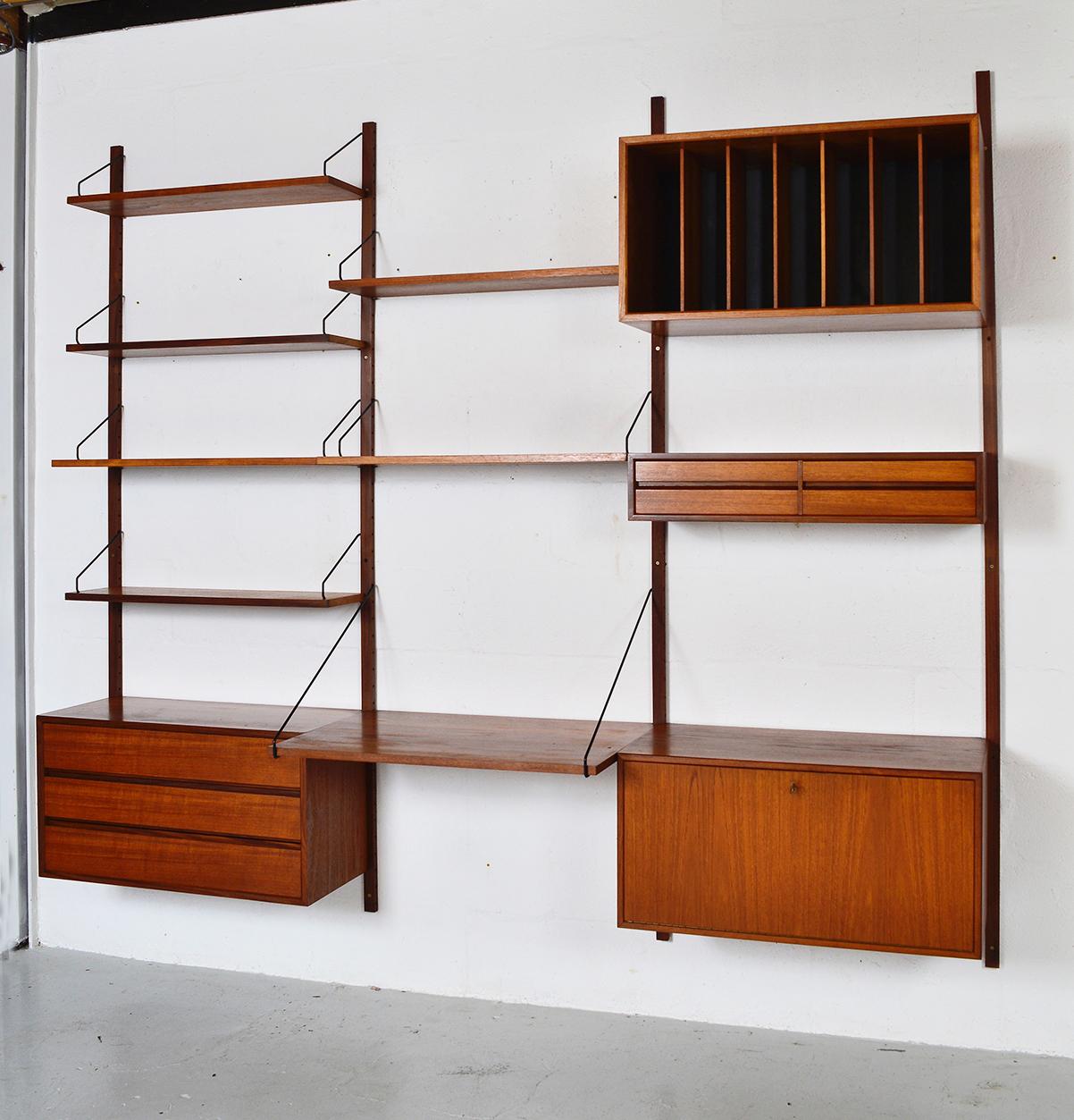 Midcentury Modular Danish Royal System Teak Office Desk Shelving by Cadovius In Good Condition In Sherborne, Dorset