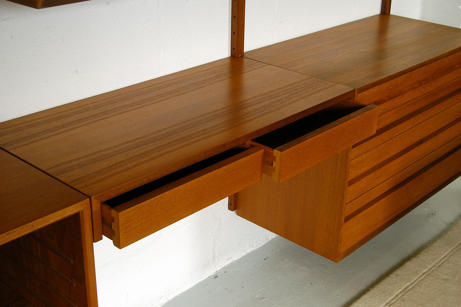 Midcentury Modular Danish Royal System Teak Wall Unit Shelving by Poul Cadovius 6