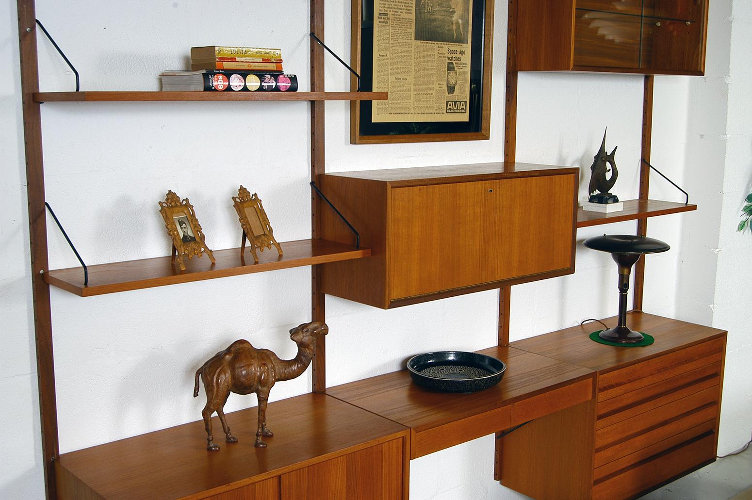 Midcentury Modular Danish Royal System Teak Wall Unit Shelving by Poul Cadovius In Good Condition In Sherborne, Dorset