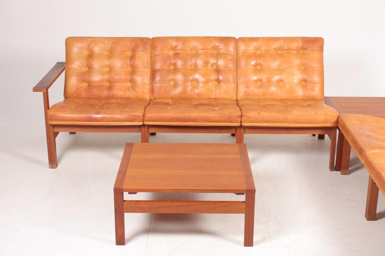 Moduline sofa in patinated leather and teak. Designed by Ole Gerlev Knudsen and Torben Lind for Fance & Søn, Denmark, 1960s. Great original condition.