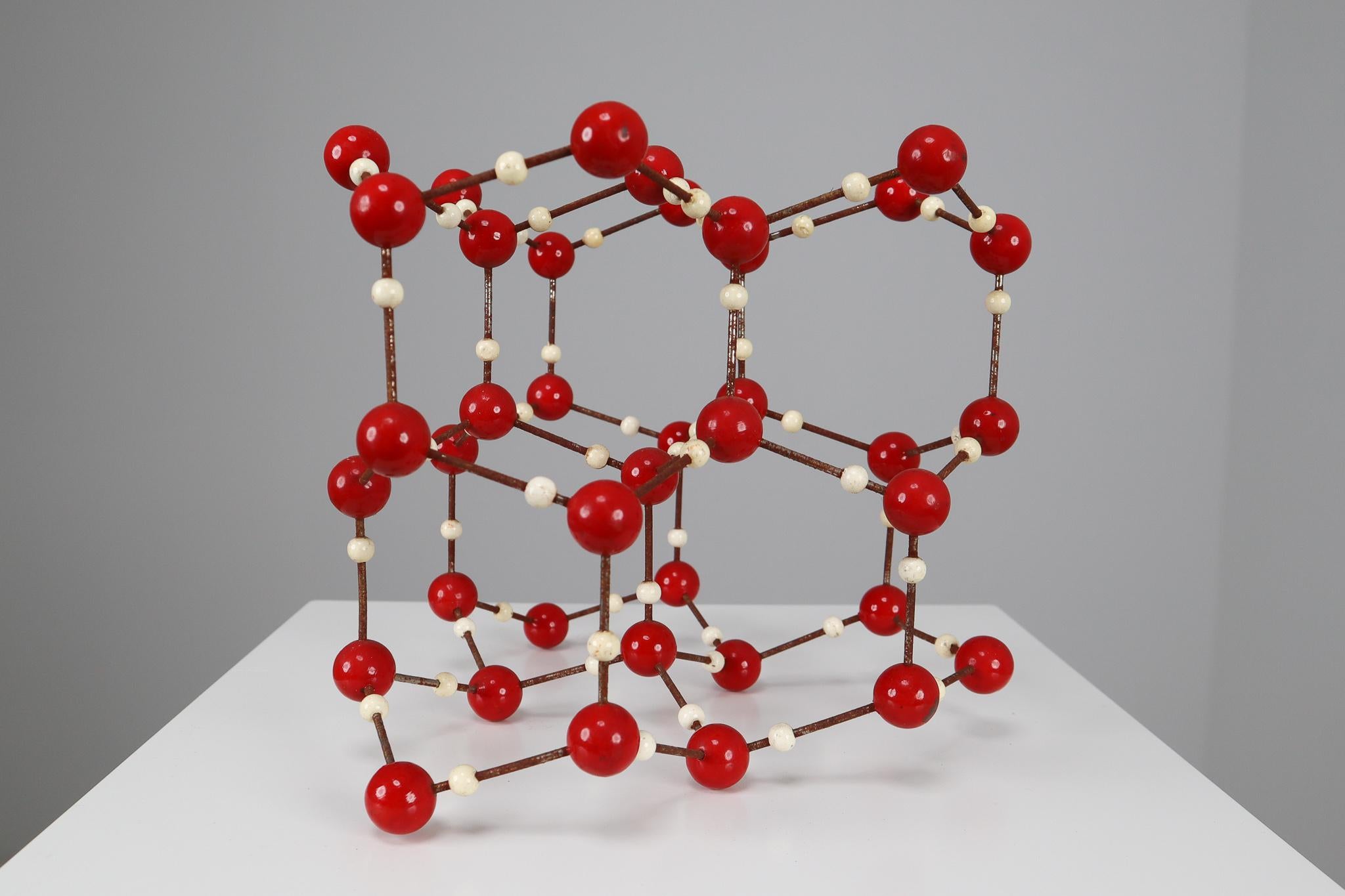 Midcentury Molecular Structure for Didactic Purposes Made in the 1950s 2