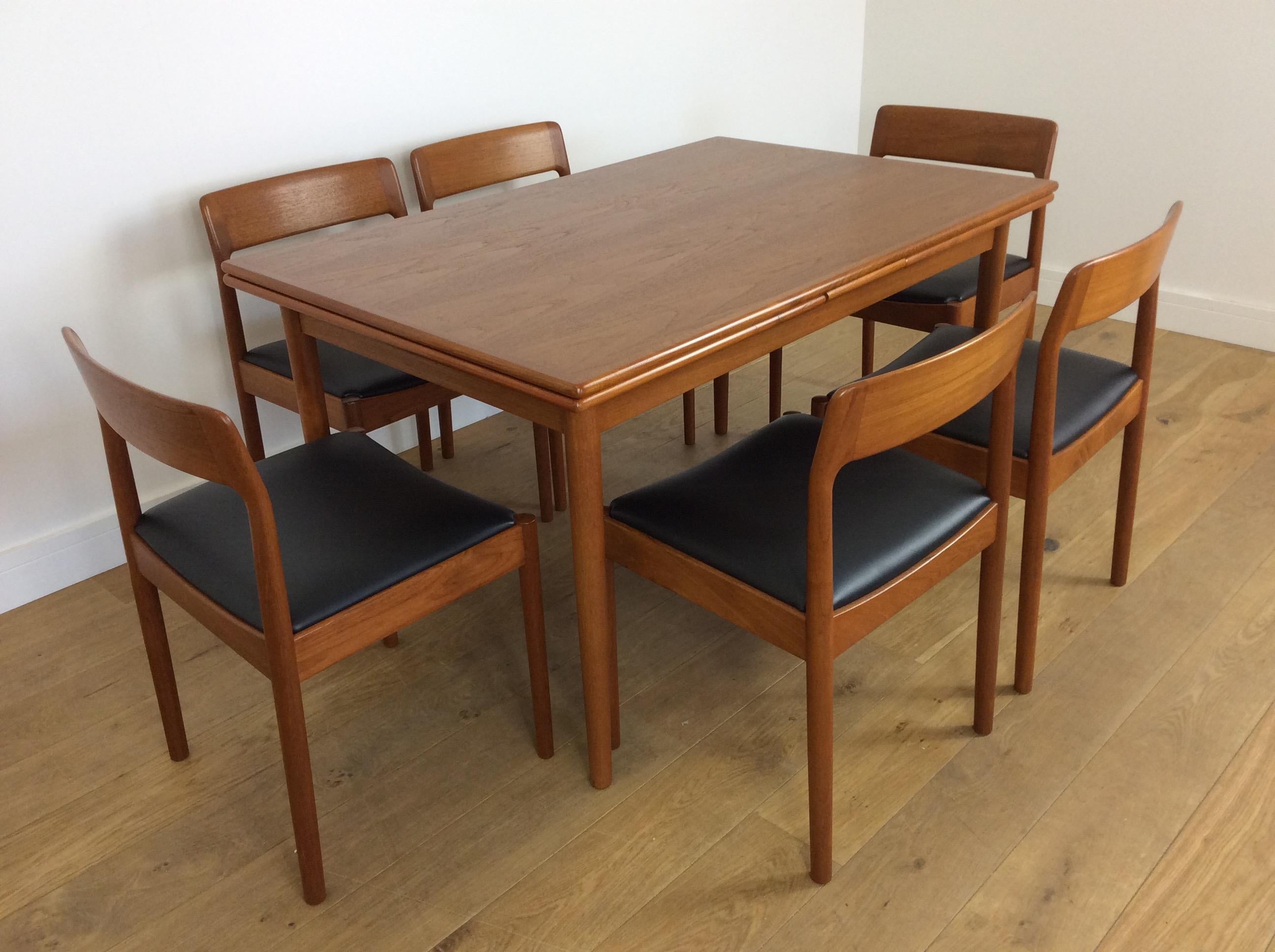 Midcentury extending dining table and six chairs.
Midcentury extendable dining table in beautiful teak wood, with six teak wood dining chairs newly upholstered in a black vinyl.
Designed by Niels Otto Moller for JL Møllers Møbelfabrik
Measures: