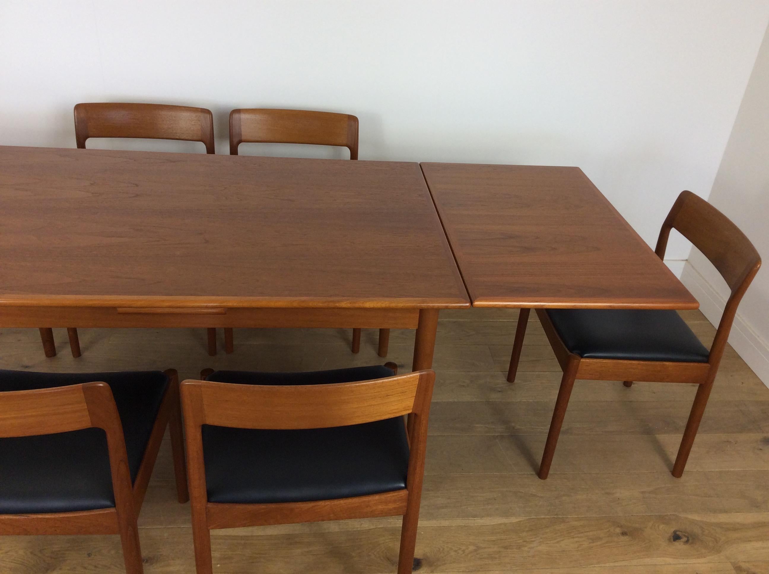 Midcentury Moller Dining Table and Chairs In Good Condition In London, GB