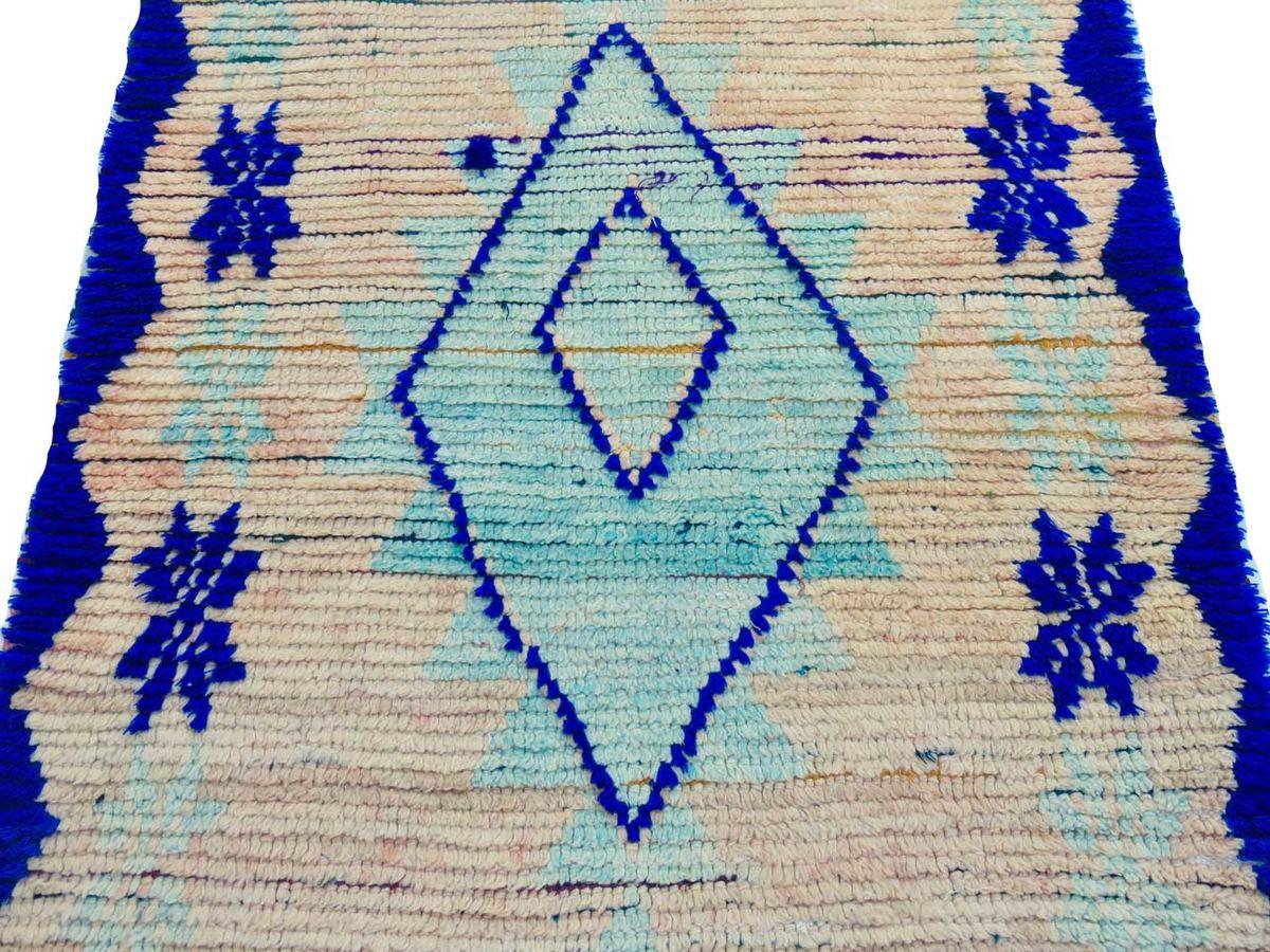 Marokkanischer Aqua- und Indigo-Boujad-Läufer aus der Mitte des Jahrhunderts 3'11 X 8'4 (Ende des 20. Jahrhunderts) im Angebot