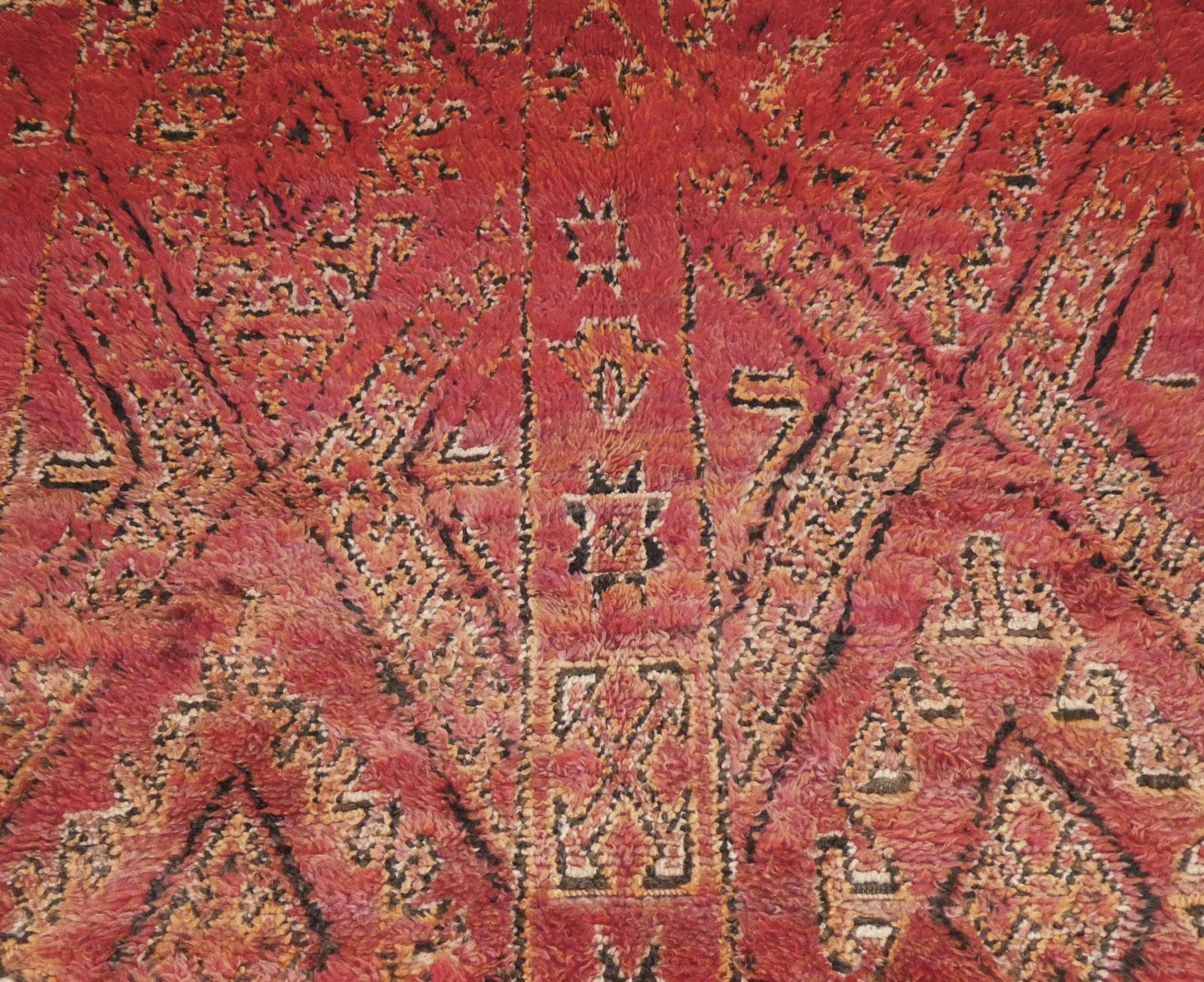 Late 20th Century Midcentury Moroccan Beni M'Guild Wool Rug For Sale
