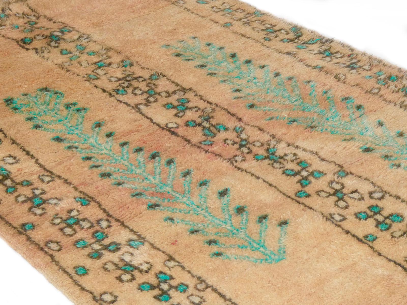 Midcentury Moroccan Boujad  Honey Wool Rug 4'5 x 8'11 For Sale 2