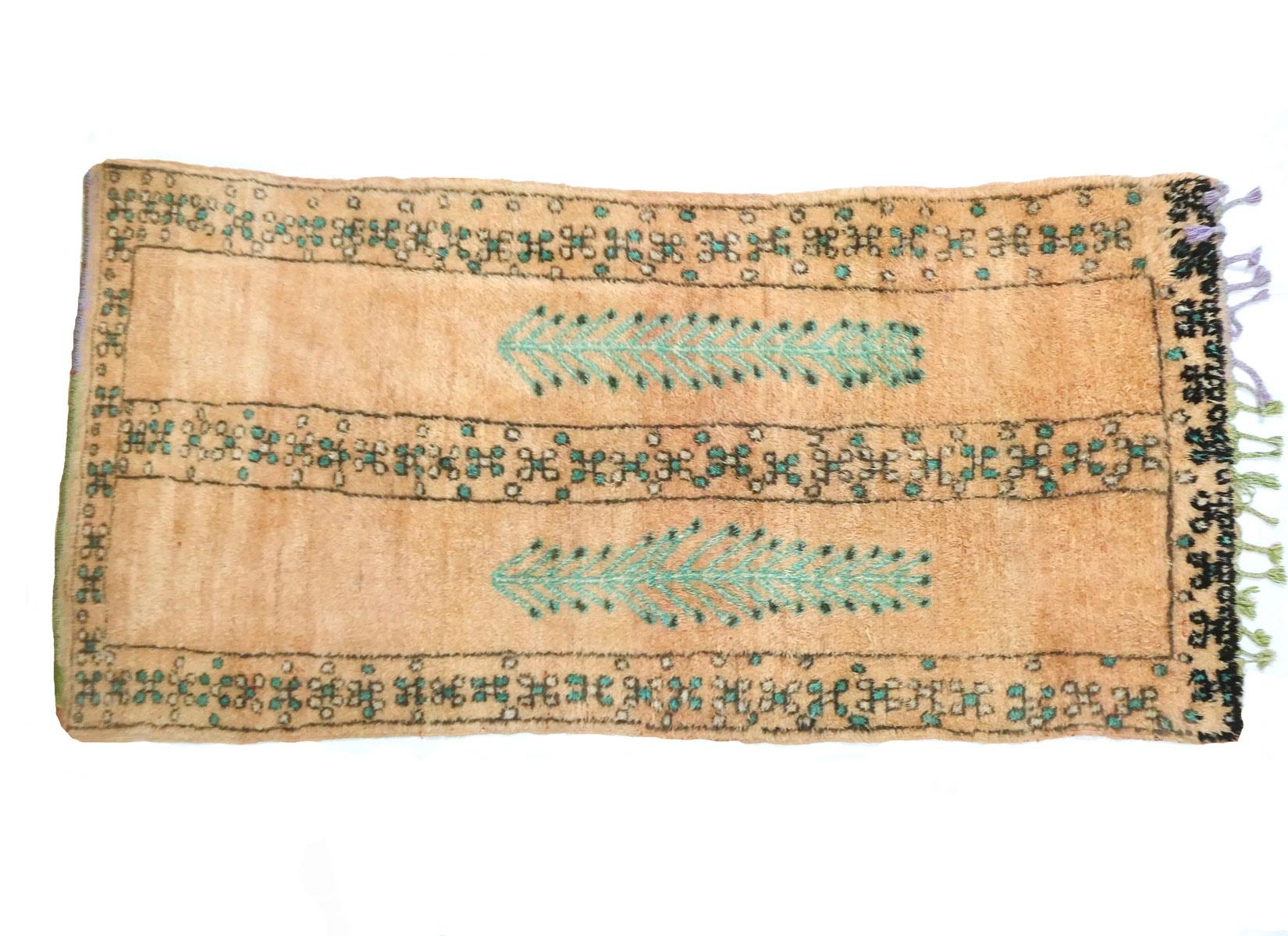 Midcentury Moroccan Boujad  Honey Wool Rug 4'5 x 8'11 For Sale 3
