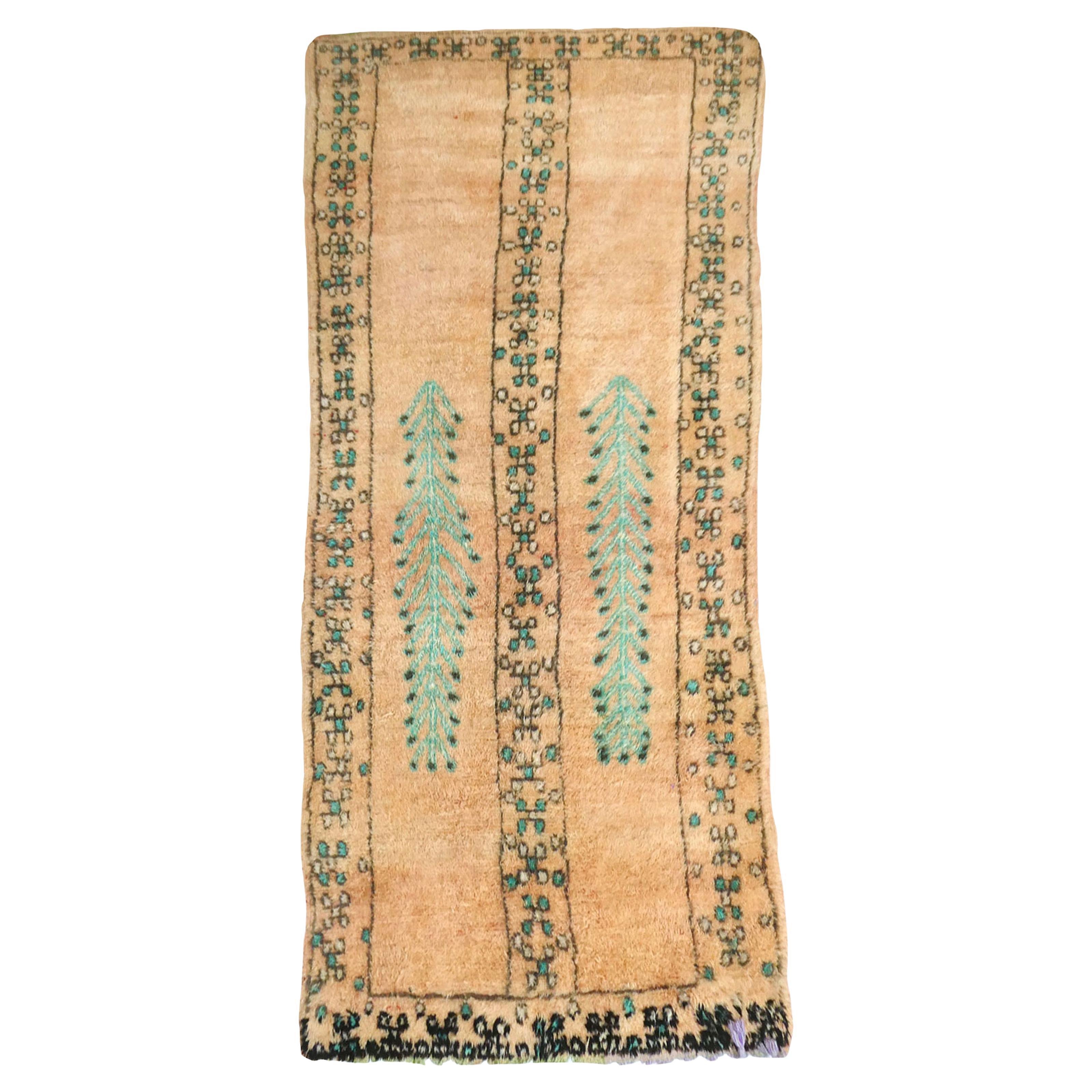Midcentury Moroccan Boujad  Honey Wool Rug 4'5 x 8'11 For Sale