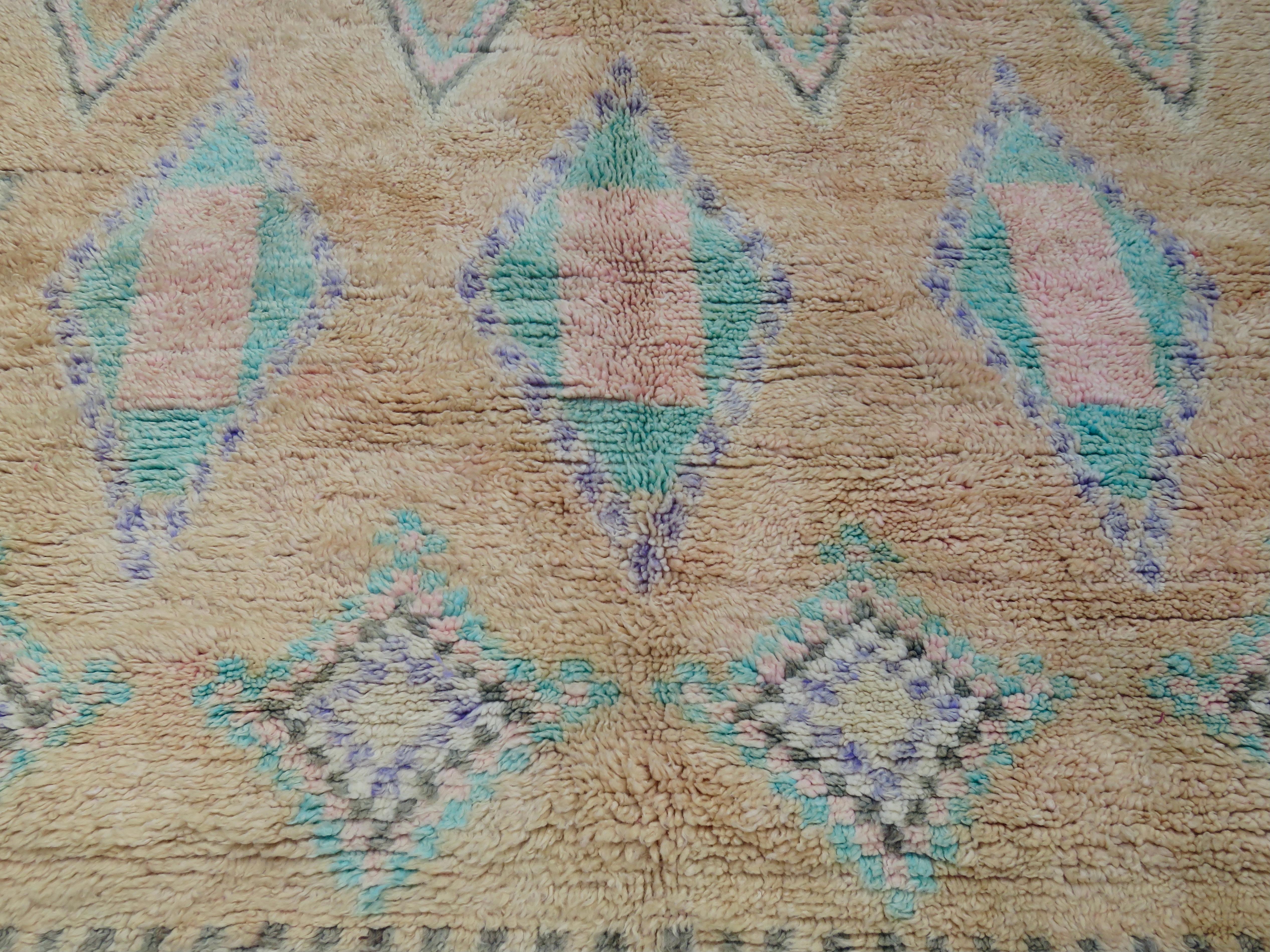 Tapis Boujad marocain du milieu du siècle dernier, 6' x 10'6 en vente 2
