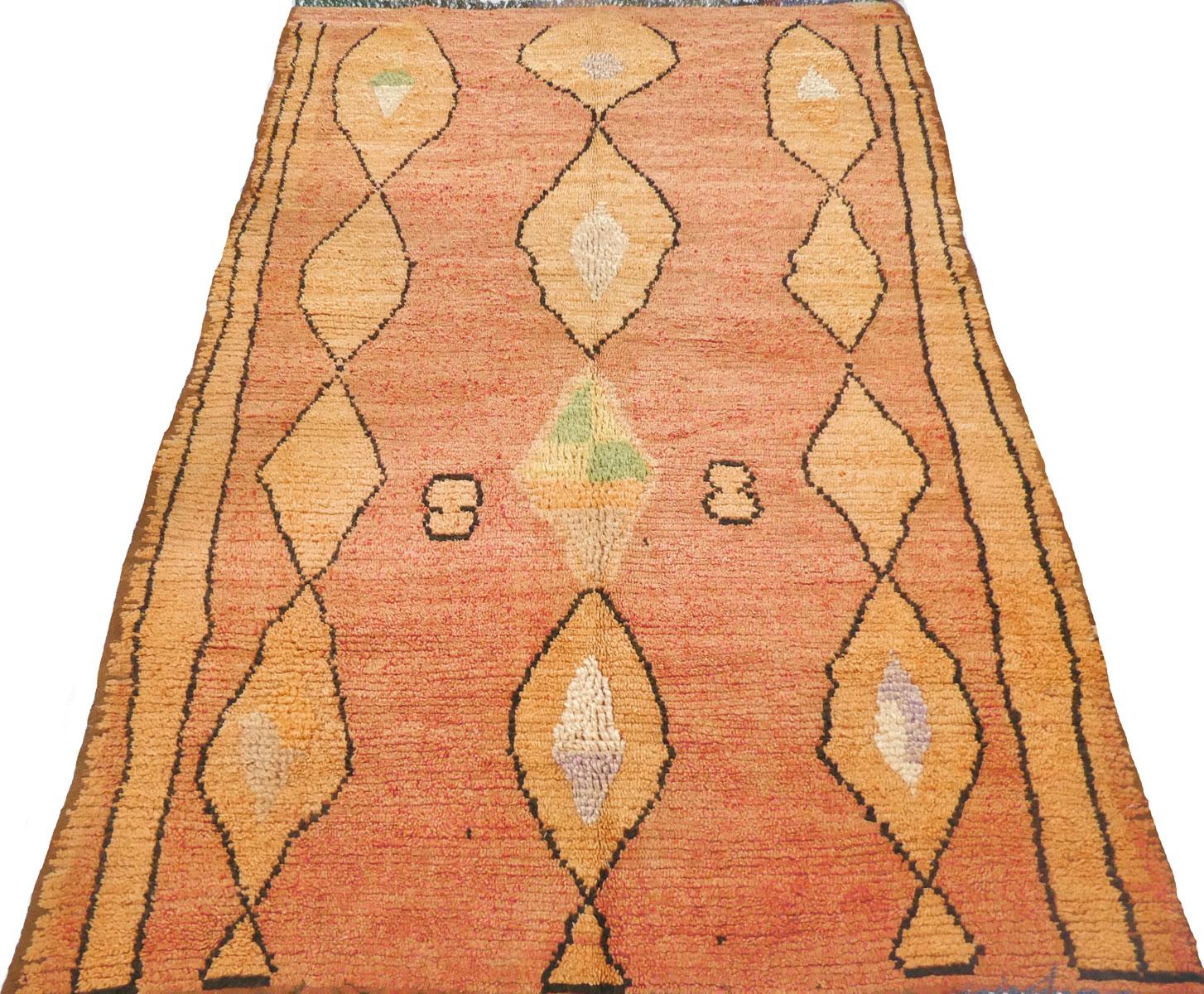 Metà XX secolo Tappeto in terracotta Boujad marocchino di metà secolo in vendita