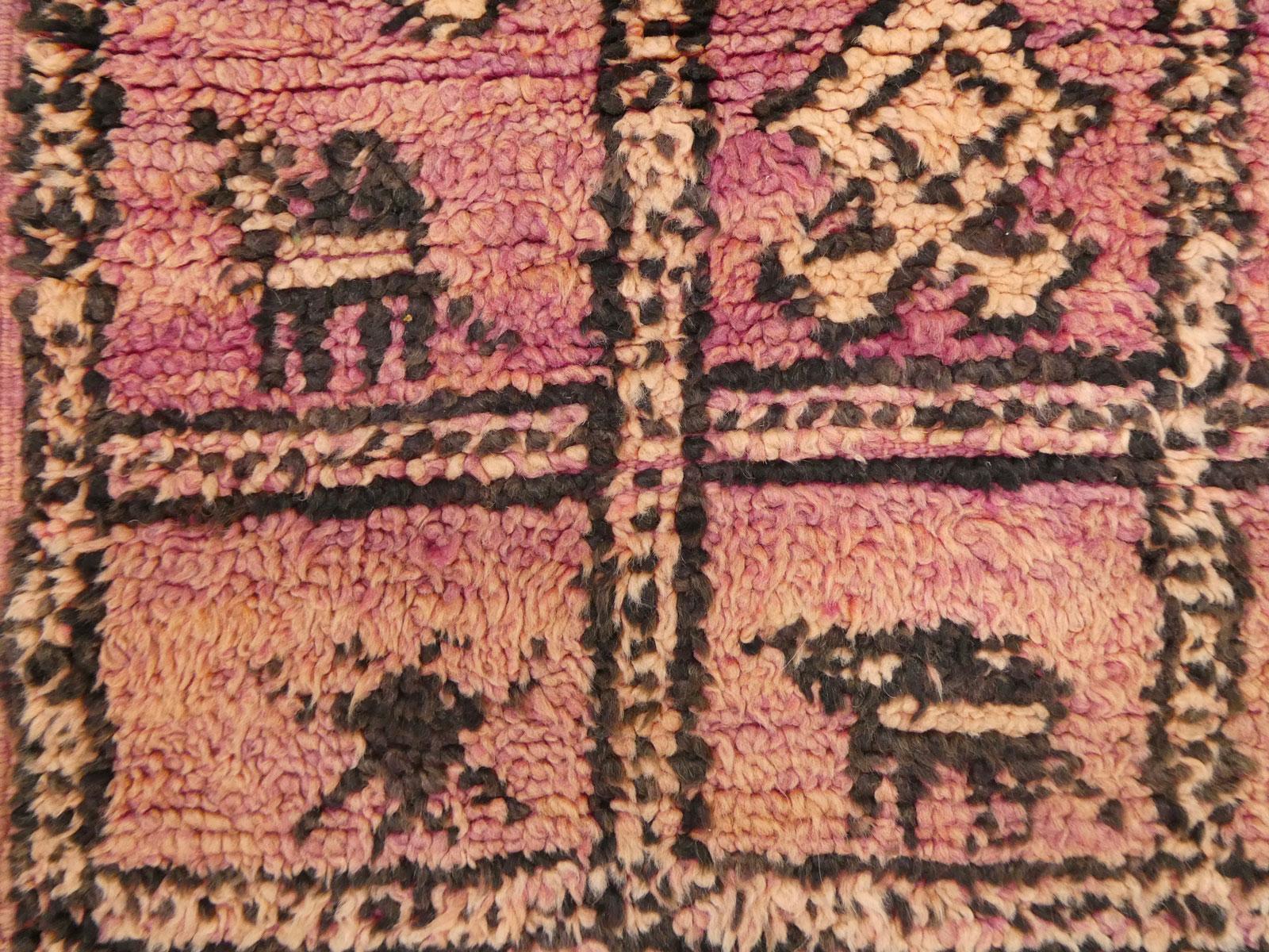 Late 20th Century Midcentury Moroccan Wool Rug  5'10 x 9' For Sale