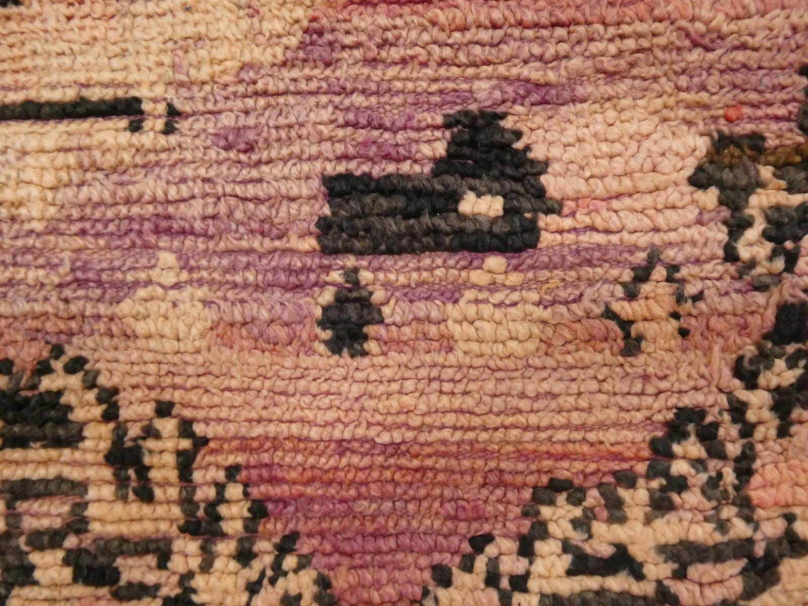 Midcentury Moroccan Wool Rug  5'10 x 9' For Sale 4