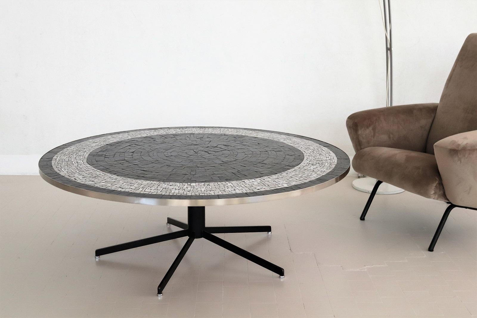 Couchtisch aus der Mitte des Jahrhunderts mit Mosaikfliesen und Chrom, 1970er Jahre (Deutsch)