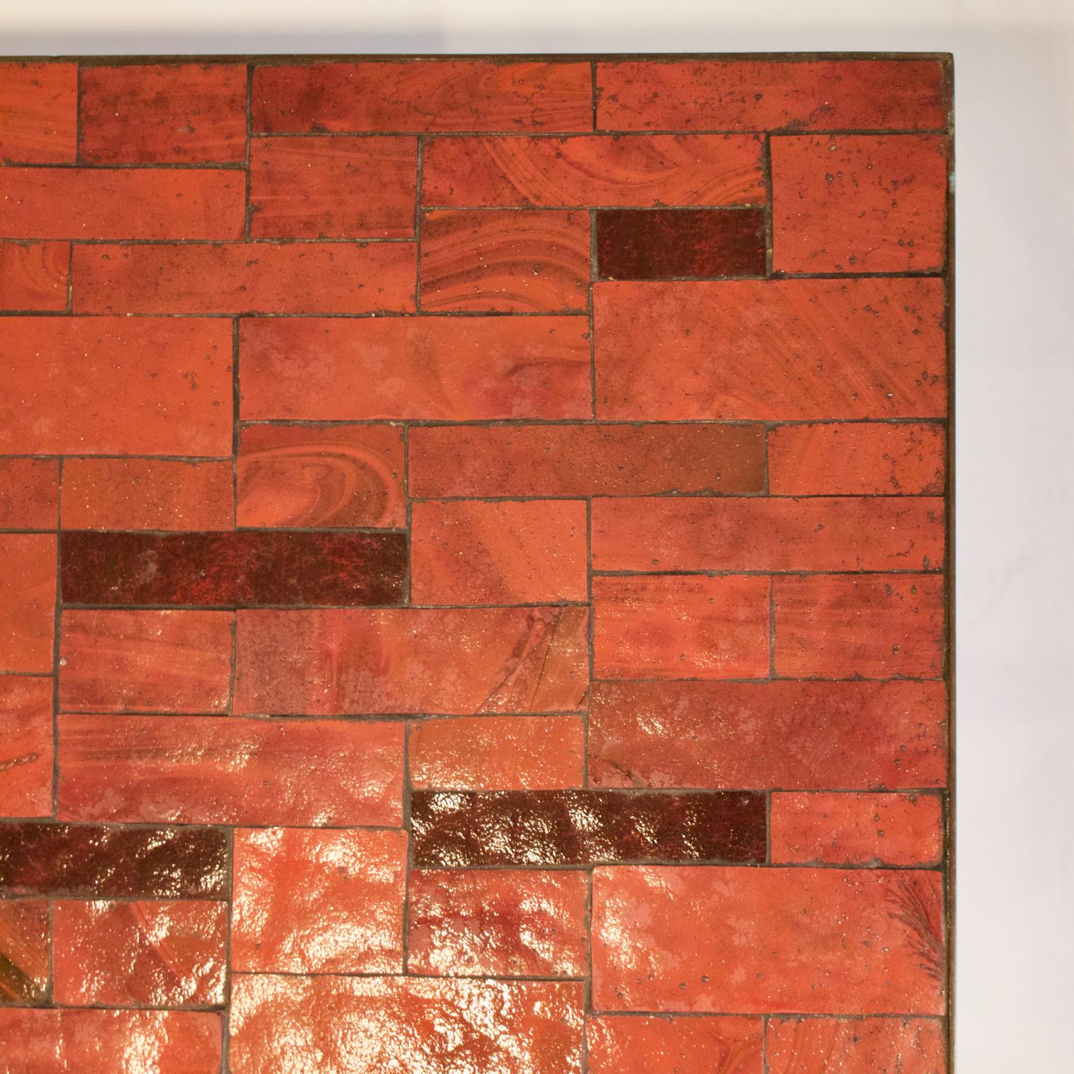 Mosaik-Beistelltisch aus der Mitte des Jahrhunderts in warmen Rottönen von Müller, Deutschland, 'Signiert' (20. Jahrhundert) im Angebot