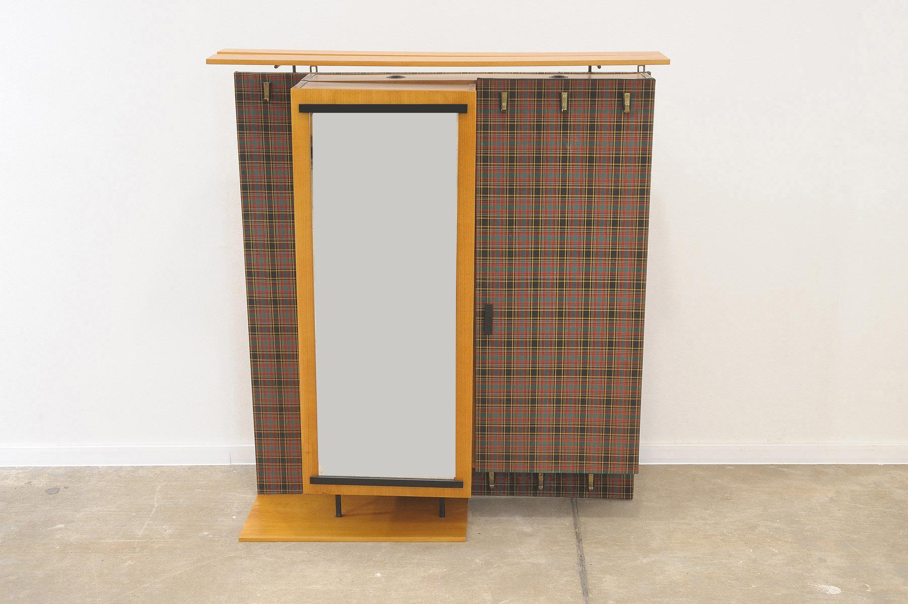 This multi-purpose hall coat and shoe rack was made in Germany in 1969 by AGP – Holz company.
Material: ashwood, metal, fabric, glass.
It can be mounted on the wall with two screws. An interesting example of German mid-century design.
The rack is in