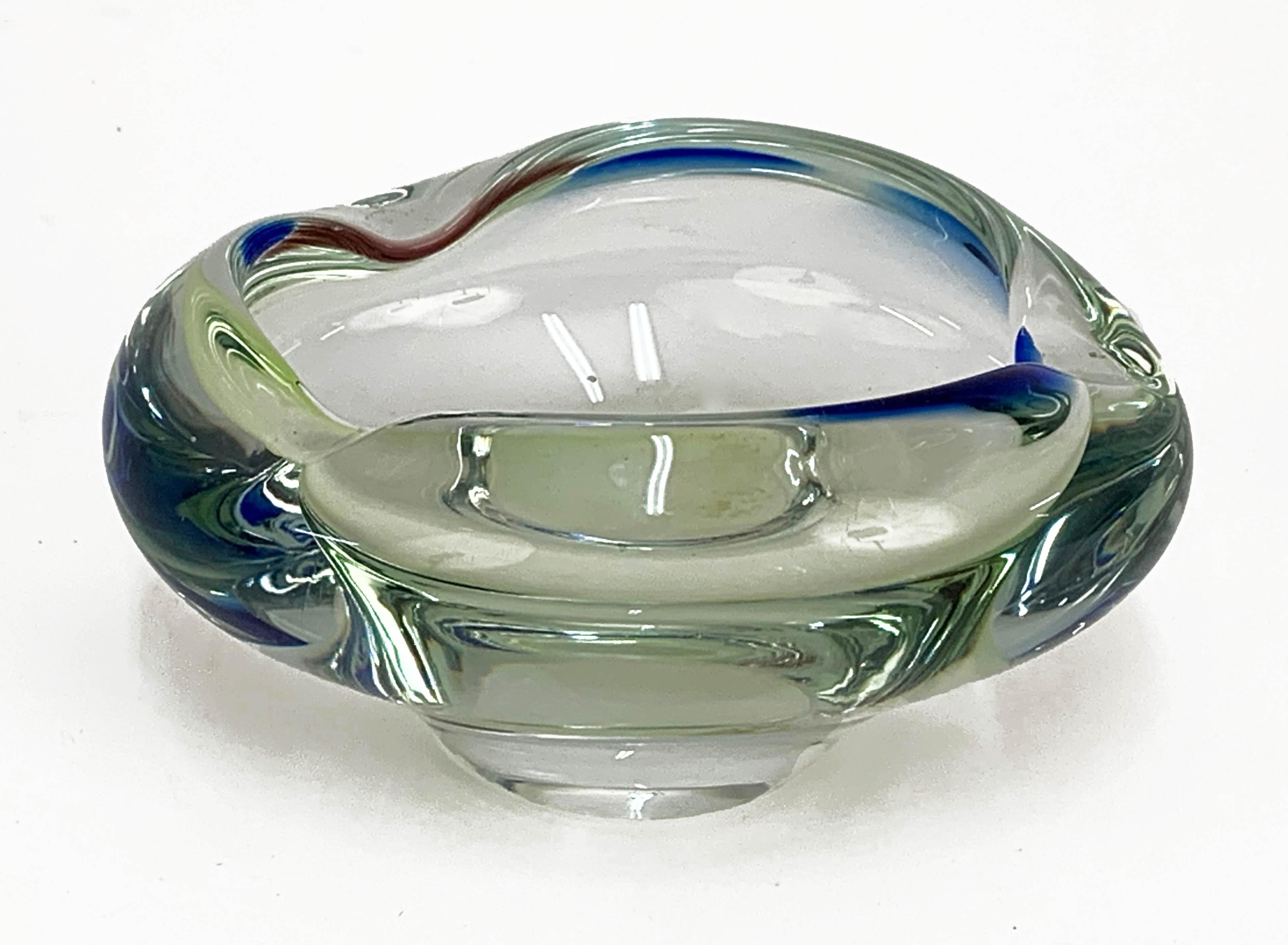 Cendrier italien en verre de Murano « immergé » multicolore du milieu du siècle dernier, 1960 en vente 4