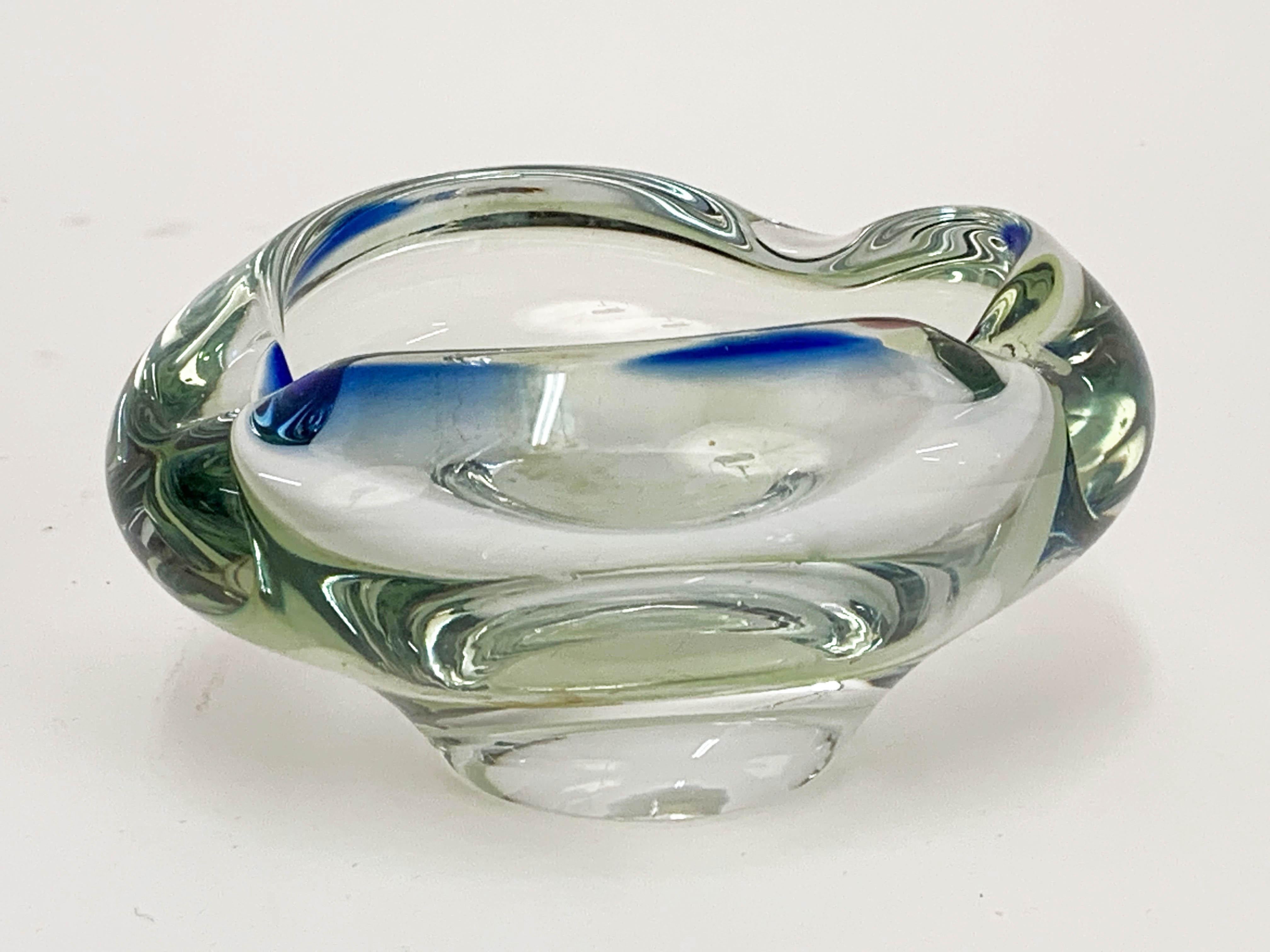 Italienischer Aschenbecher aus Murano-Glas aus der Jahrhundertmitte, 1960 (Moderne der Mitte des Jahrhunderts) im Angebot