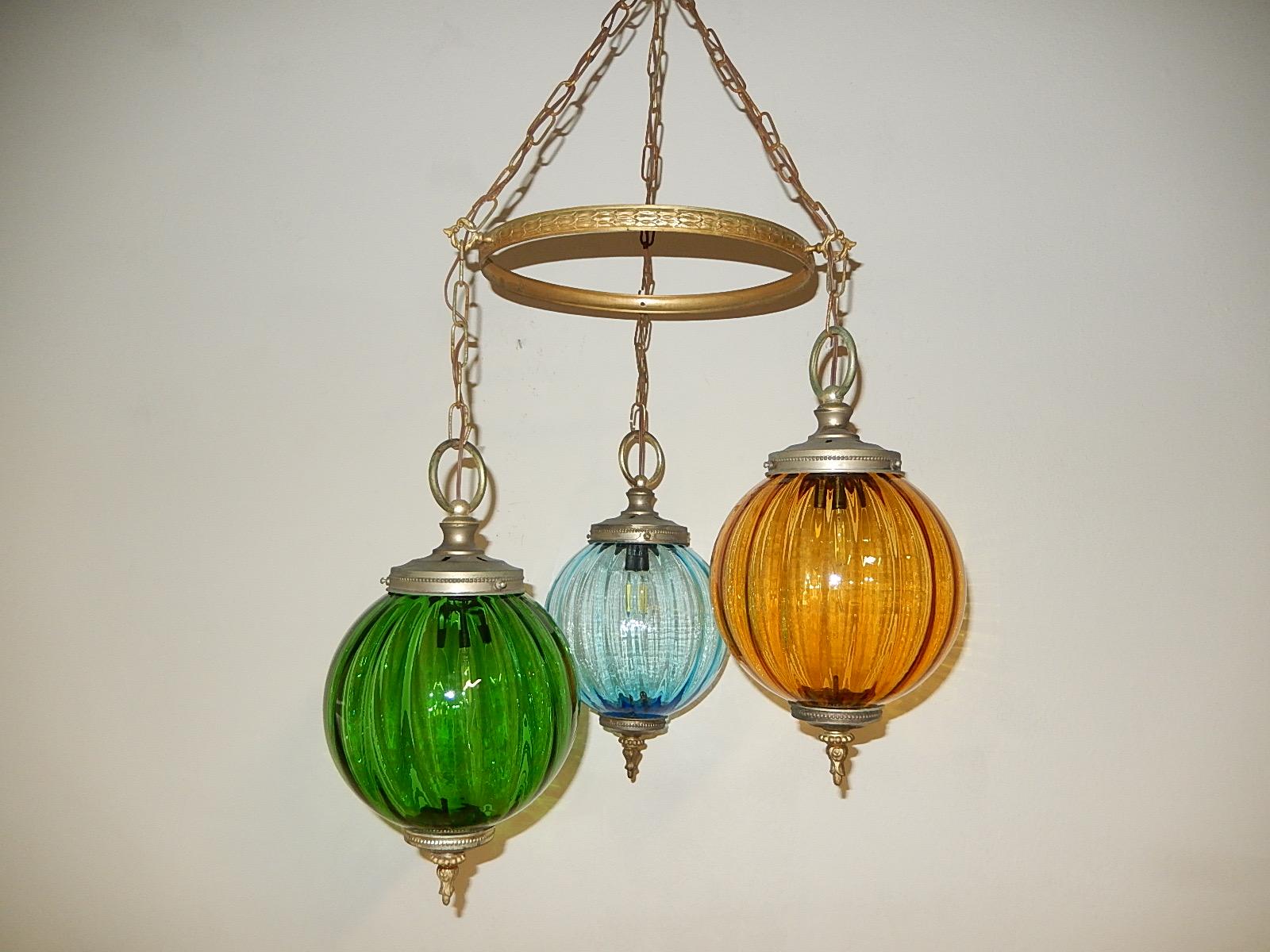 Midcentury Murano Blue Yellow Green Blown Glass Globes Lanterns Chandelier In Good Condition For Sale In Modena (MO), Modena (Mo)