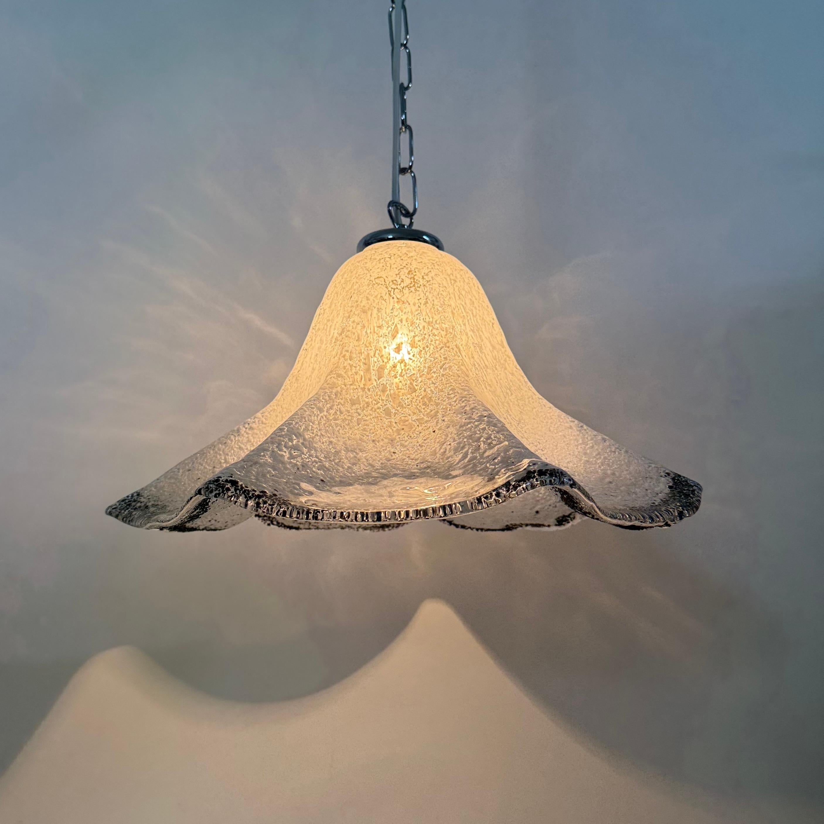 Italiano Lampada a sospensione in vetro di Murano del Medioevo di Mazzega Murano , anni '70 in vendita