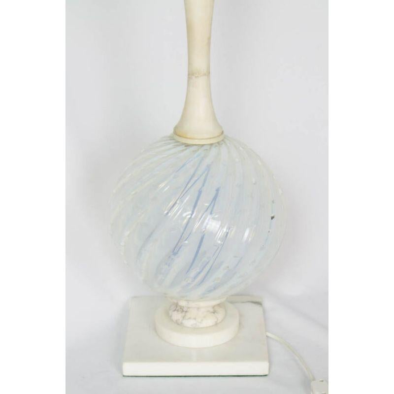 Mid-Century Modern Lampe de table en verre de Murano et albâtre du milieu du siècle dernier en vente