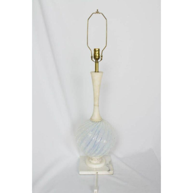 20ième siècle Lampe de table en verre de Murano et albâtre du milieu du siècle dernier en vente