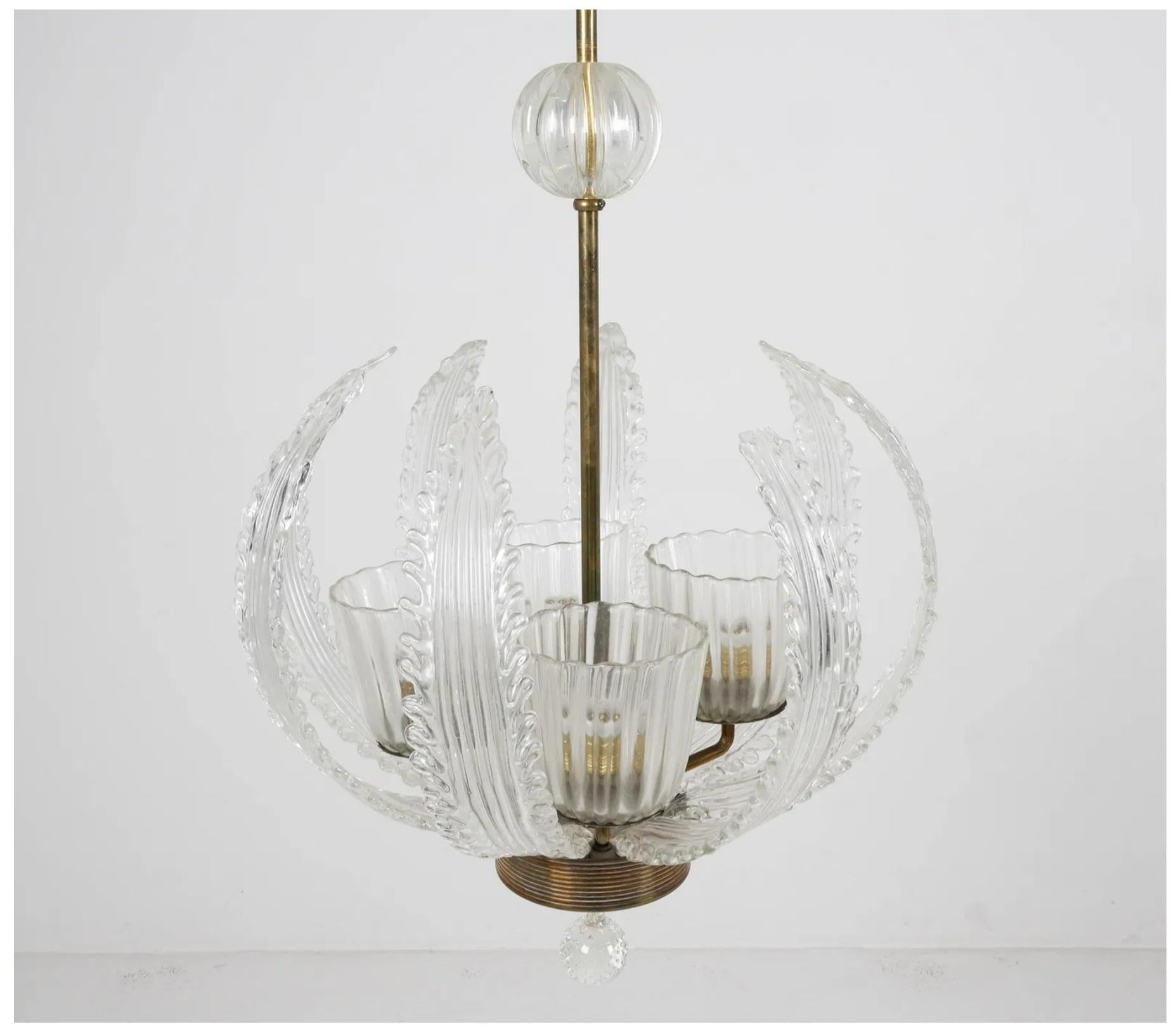 Midcentury Murano Glas und Messing Kronleuchter / Pendelleuchte. Stiel aus Messing mit floralem Baldachin. Blätter