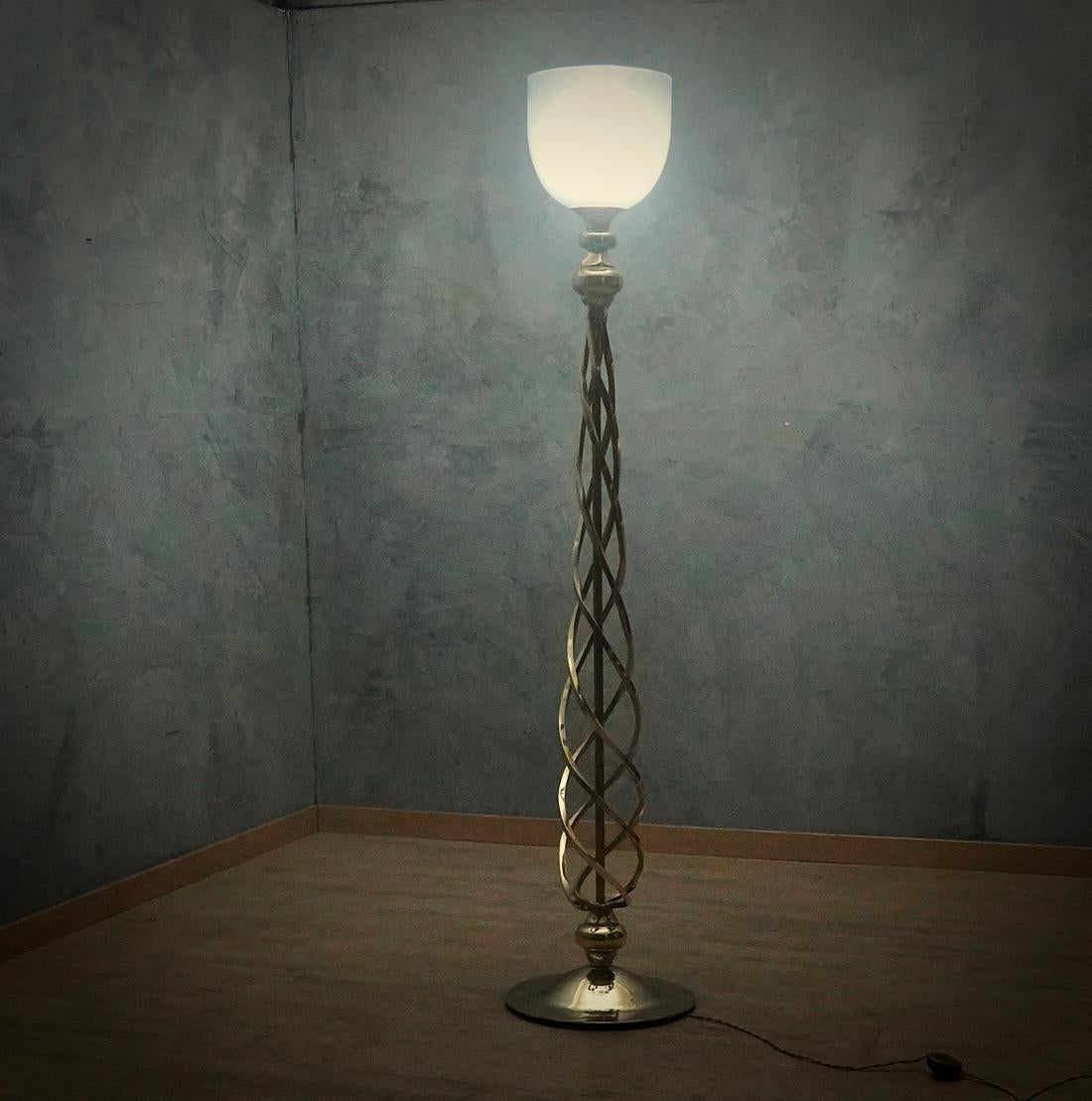 MidCentury Murano Glass and Brass Floor Lamp, 1970 (Moderne der Mitte des Jahrhunderts) im Angebot