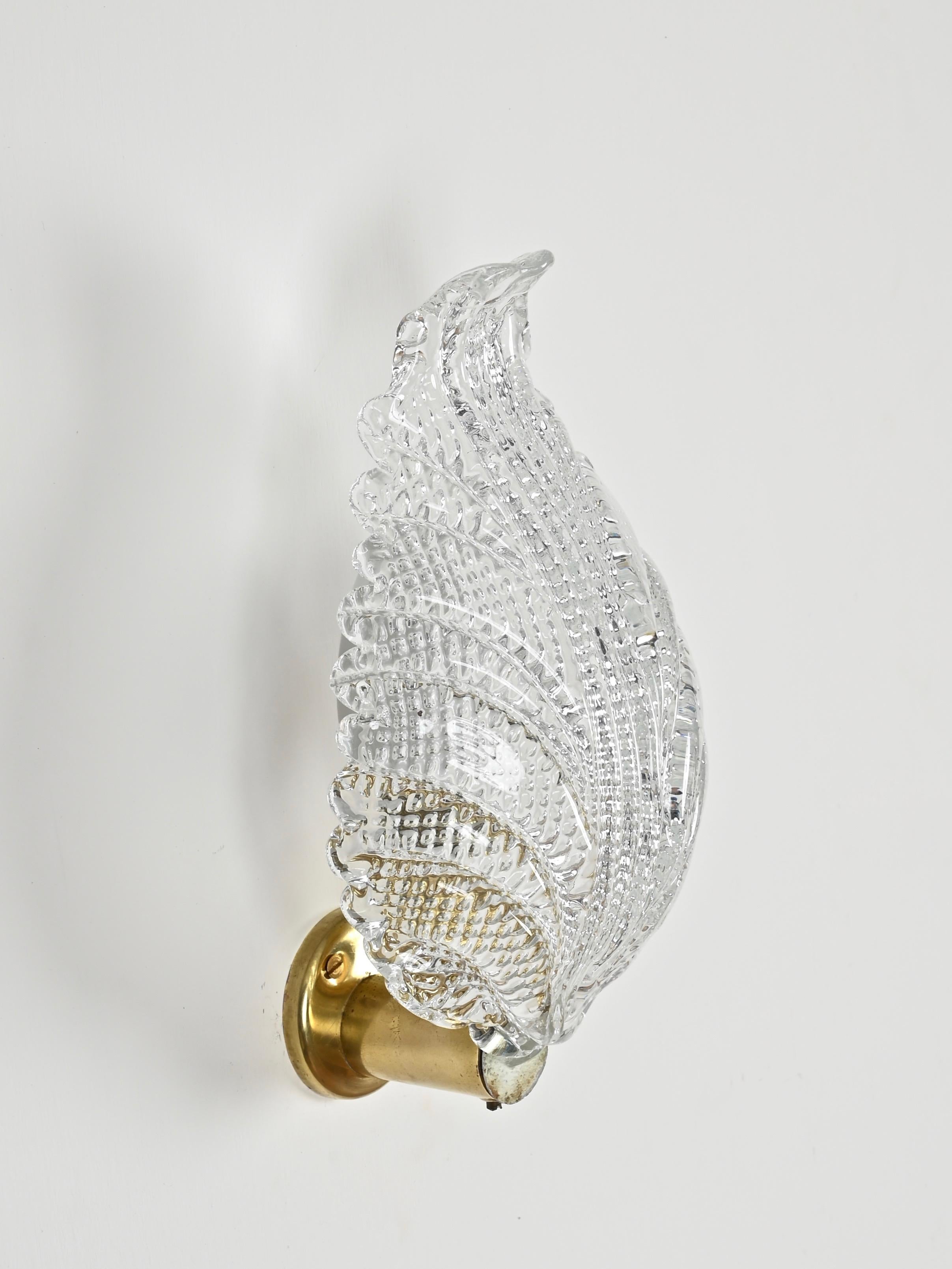 Wandleuchter aus Muranoglas und Messingblättern von Barovier, Italien 1950er Jahre (Moderne der Mitte des Jahrhunderts) im Angebot