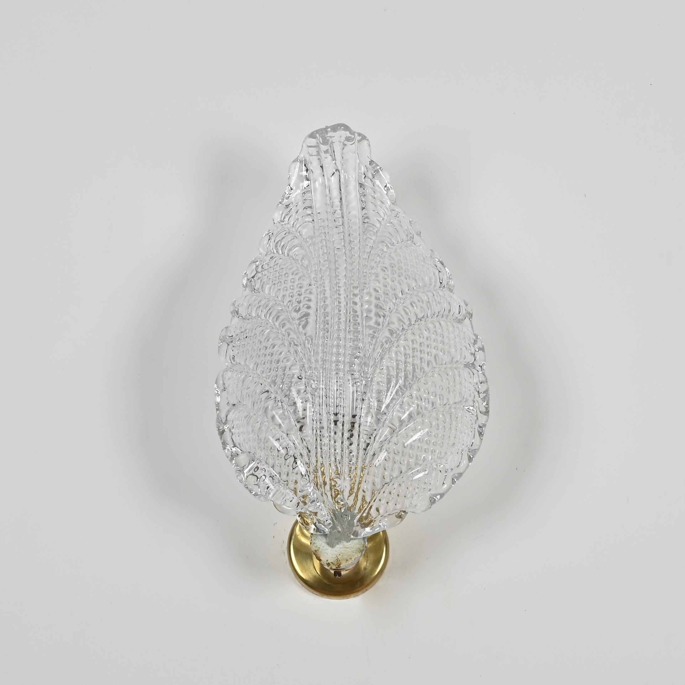 Wandleuchter aus Muranoglas und Messingblättern von Barovier, Italien 1950er Jahre im Angebot 1
