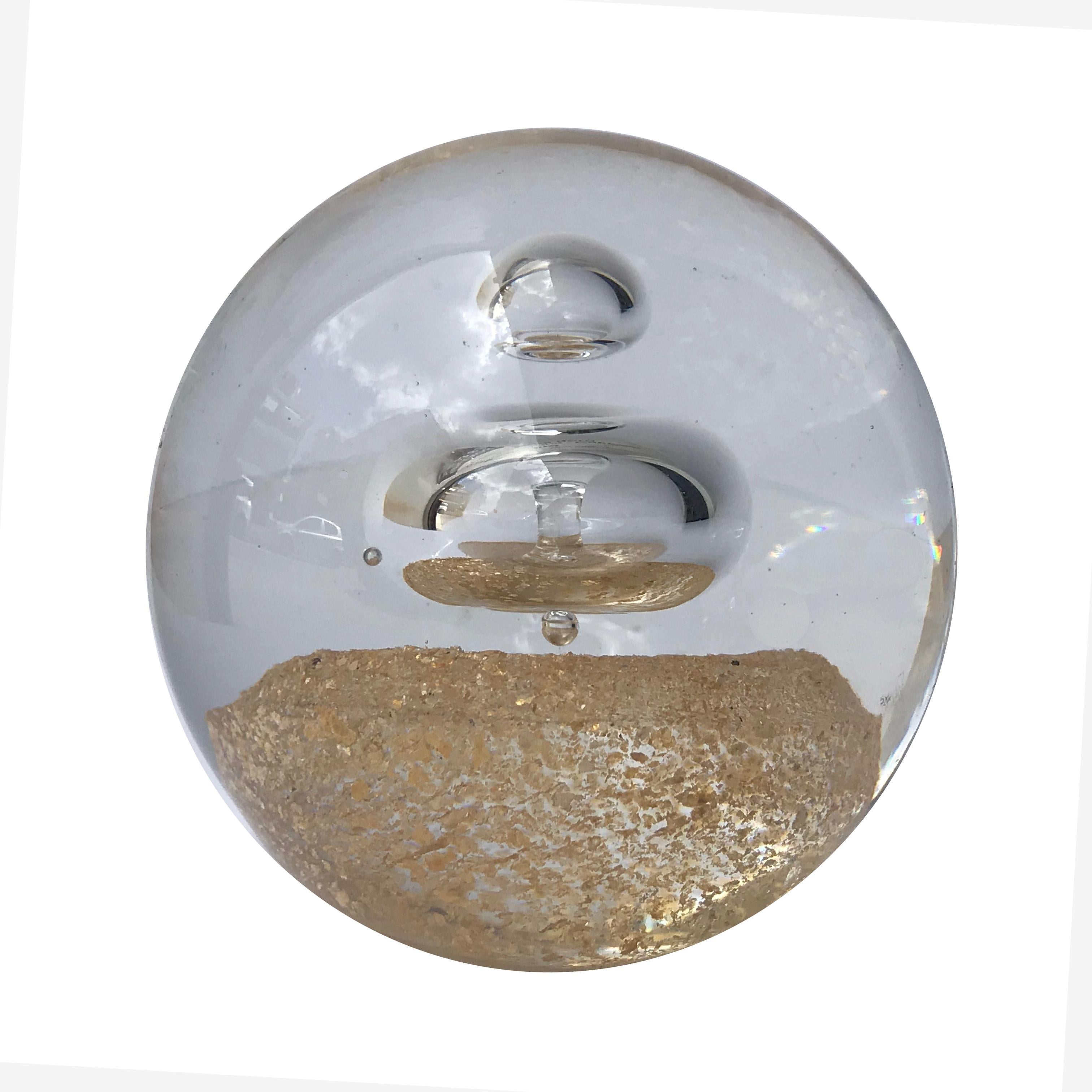 Beautiful midcentury Murano glass and gold dust spherical paperweight. It was produced in Italy during 1970s and attributed to Alfredo Barbini.

Its peculiarity is the Murano glass inner sphere made via a game of air rising from the golden