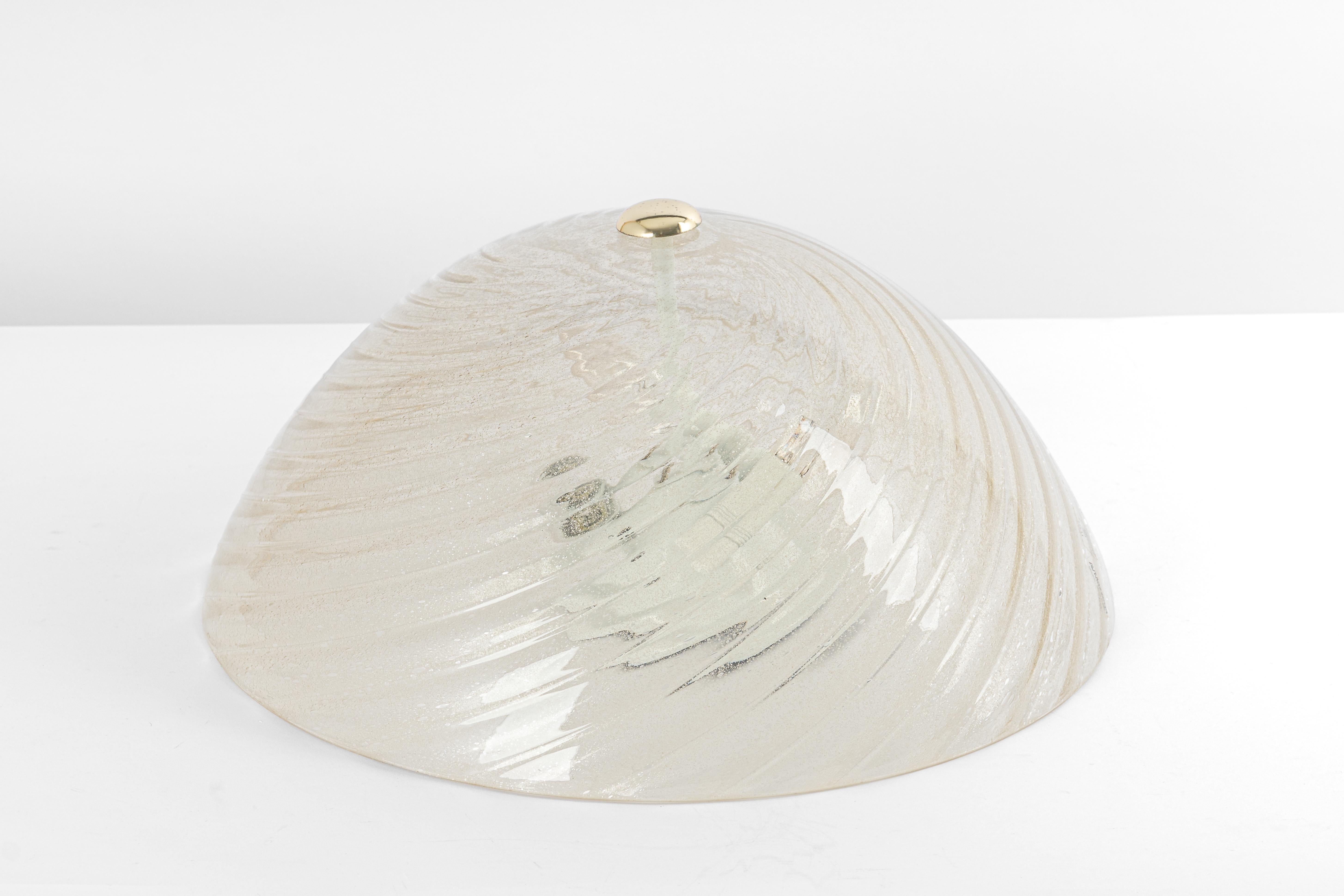Mid-century Murano glass Flush mount light by Barovier & Toso, Italy, 1970s
Very good condition.

High quality and in very good condition. Cleaned, well-wired, and ready to use.

The fixture requires 3 x E14 standard bulbs with 40W max