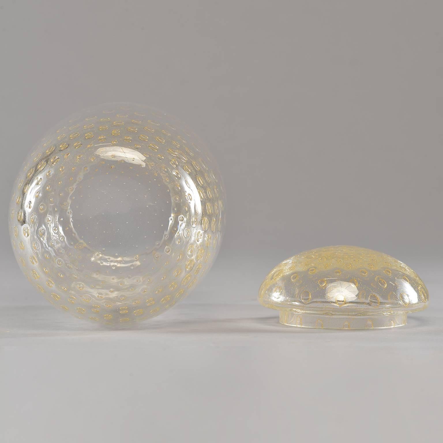 Mid-Century moderno Vaso con coperchio in vetro di Murano del Medioevo con inclusioni d'oro in vendita