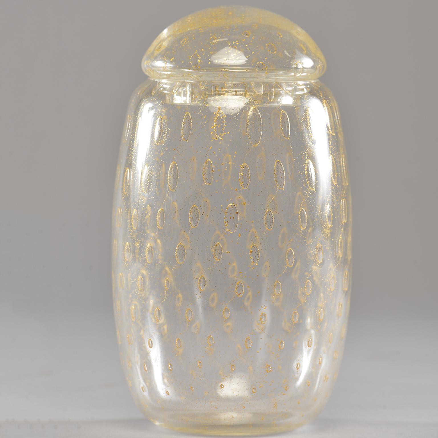Mid-Century Modern Vase à couvercle en verre de Murano du milieu du siècle dernier avec inclusions d'or en vente