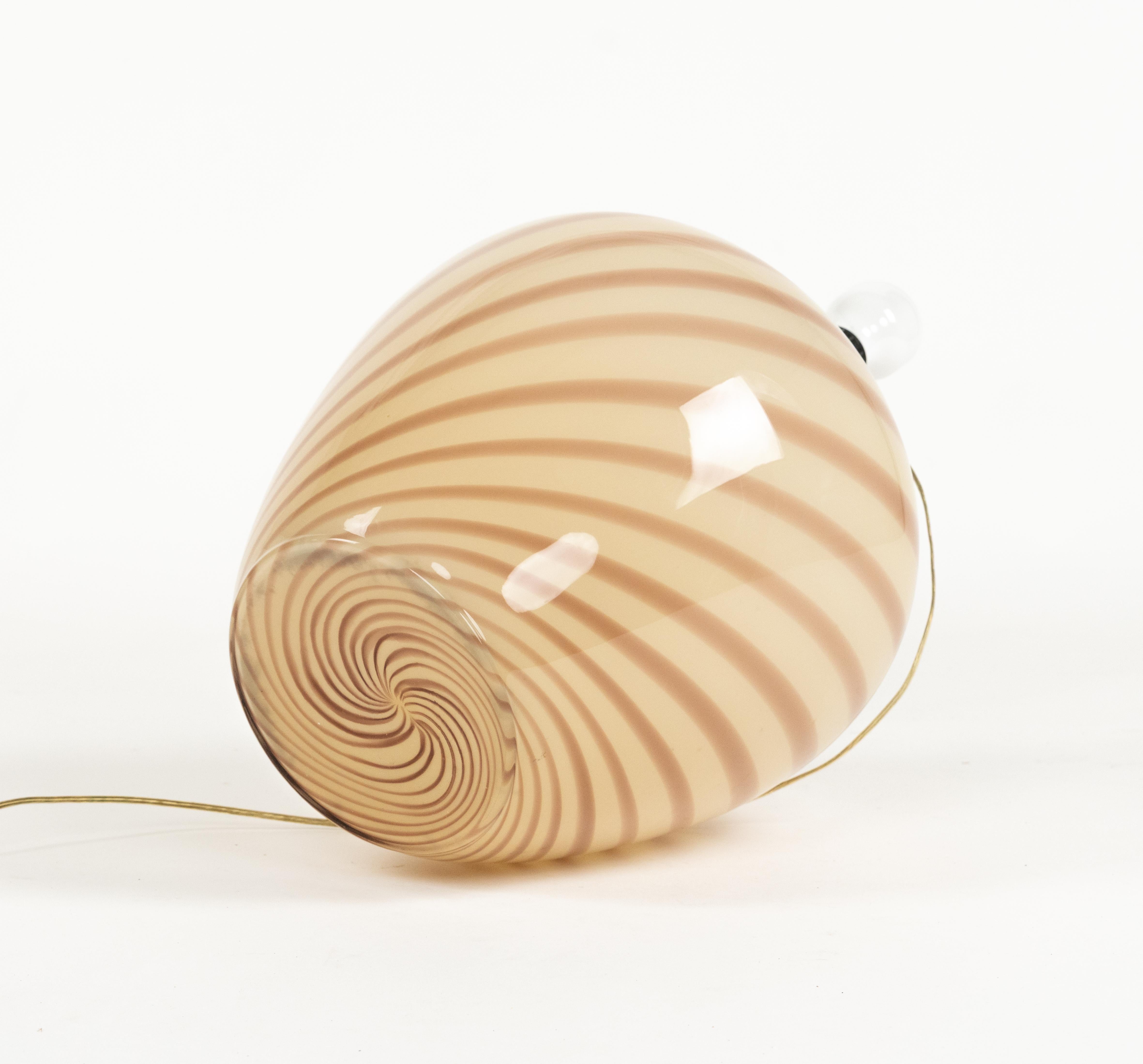 Lampe de table en verre de Murano du milieu du siècle par Tommaso Barbi, Italie, années 1970 en vente 3