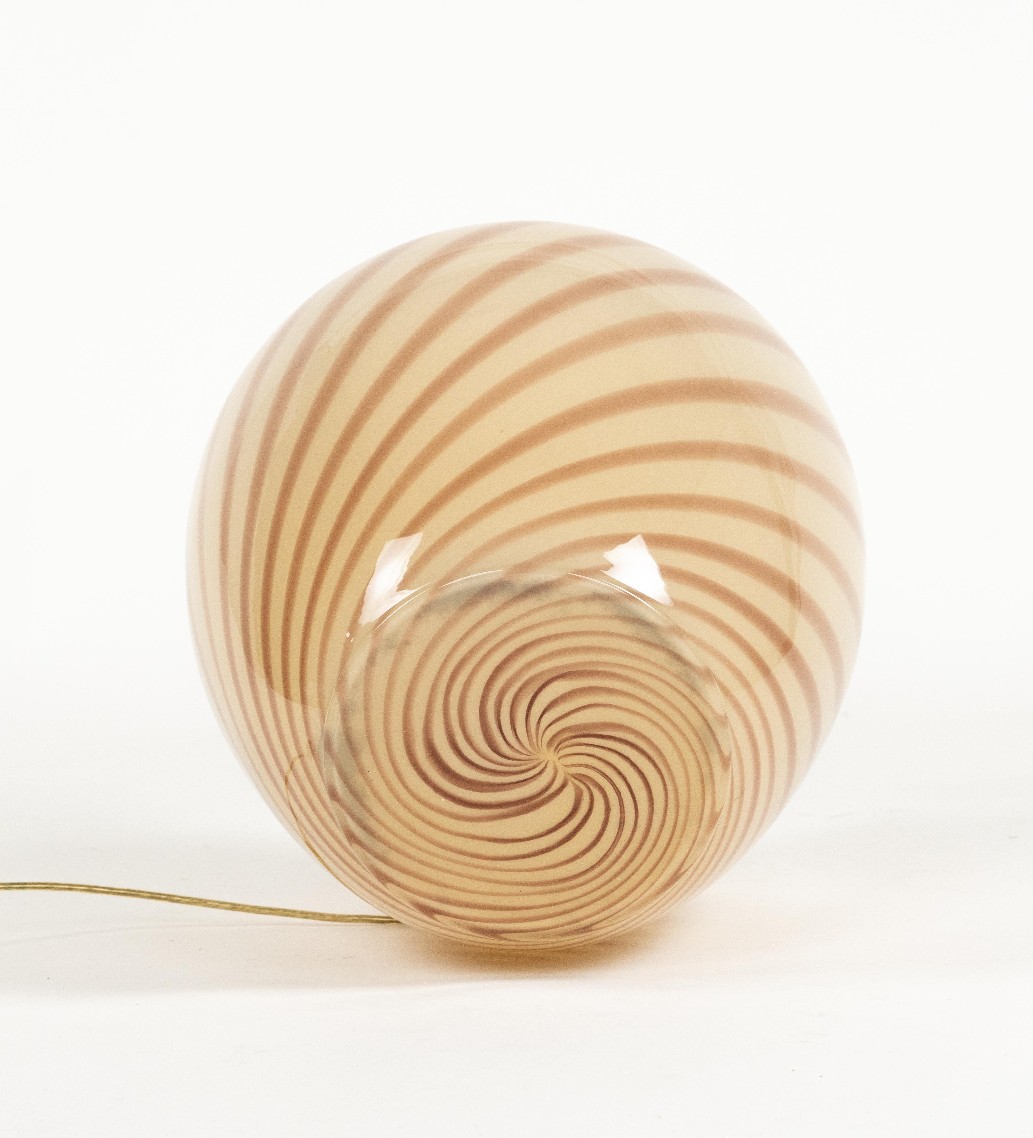 Lampe de table en verre de Murano du milieu du siècle par Tommaso Barbi, Italie, années 1970 en vente 4