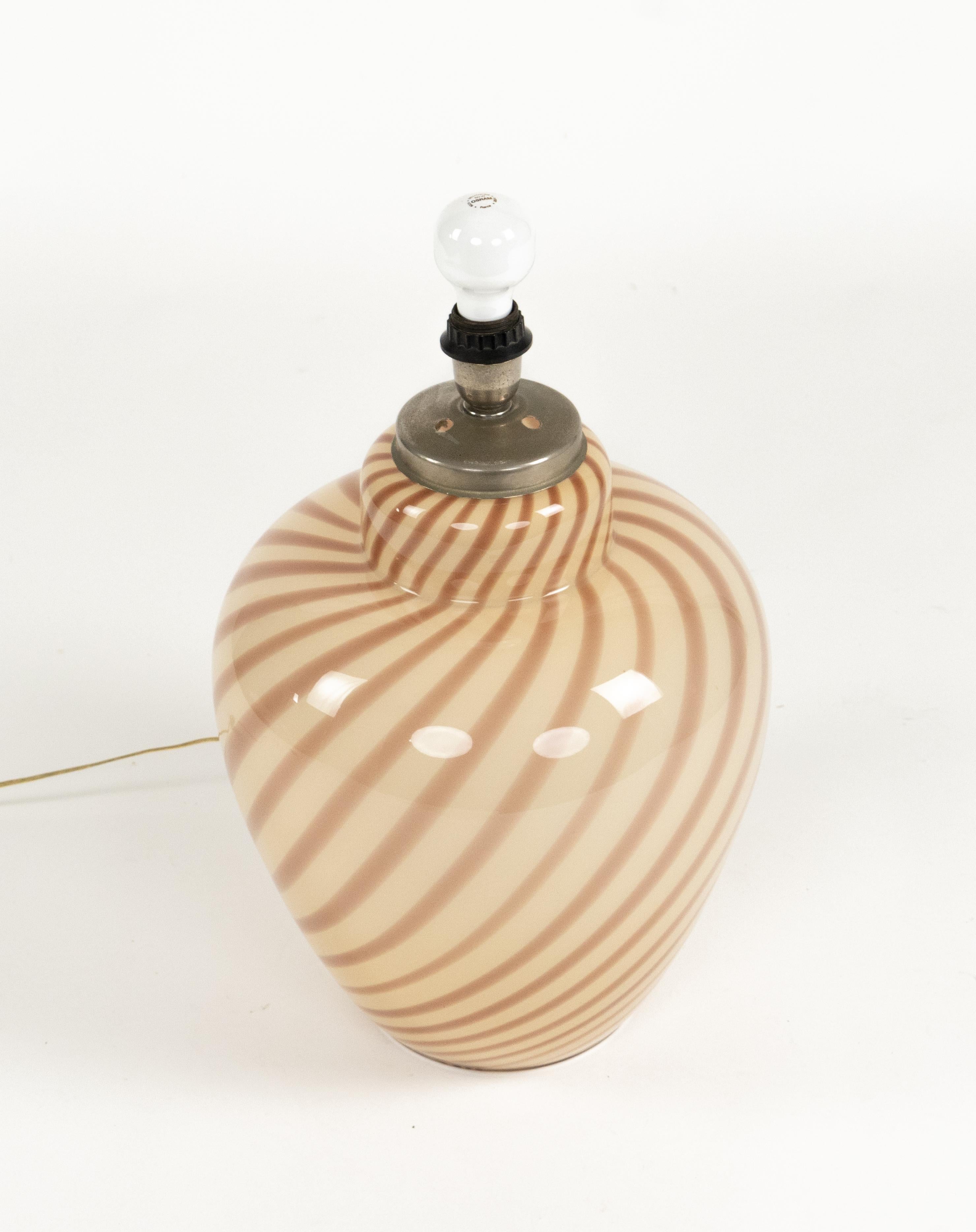 italien Lampe de table en verre de Murano du milieu du siècle par Tommaso Barbi, Italie, années 1970 en vente