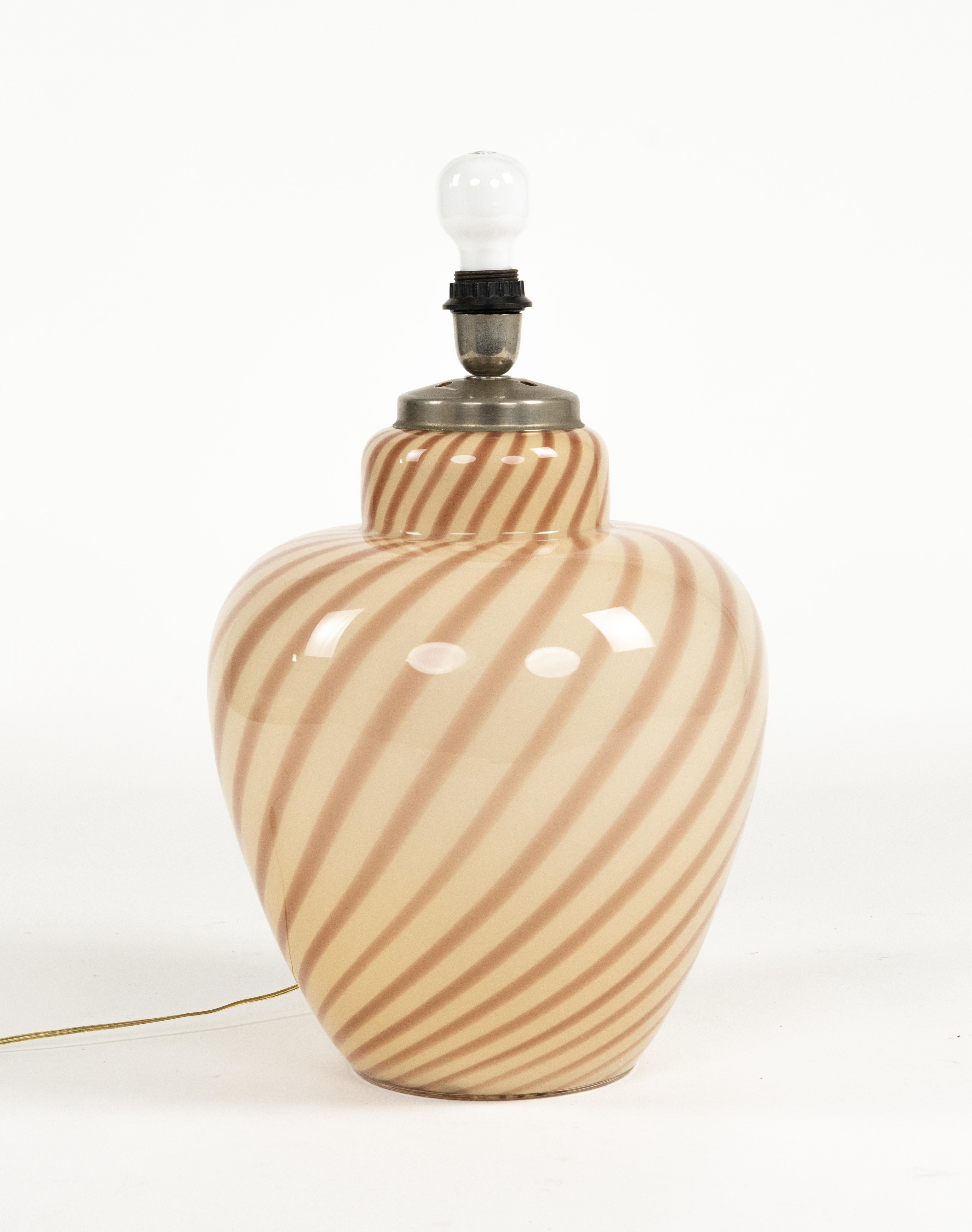 Fin du 20e siècle Lampe de table en verre de Murano du milieu du siècle par Tommaso Barbi, Italie, années 1970 en vente
