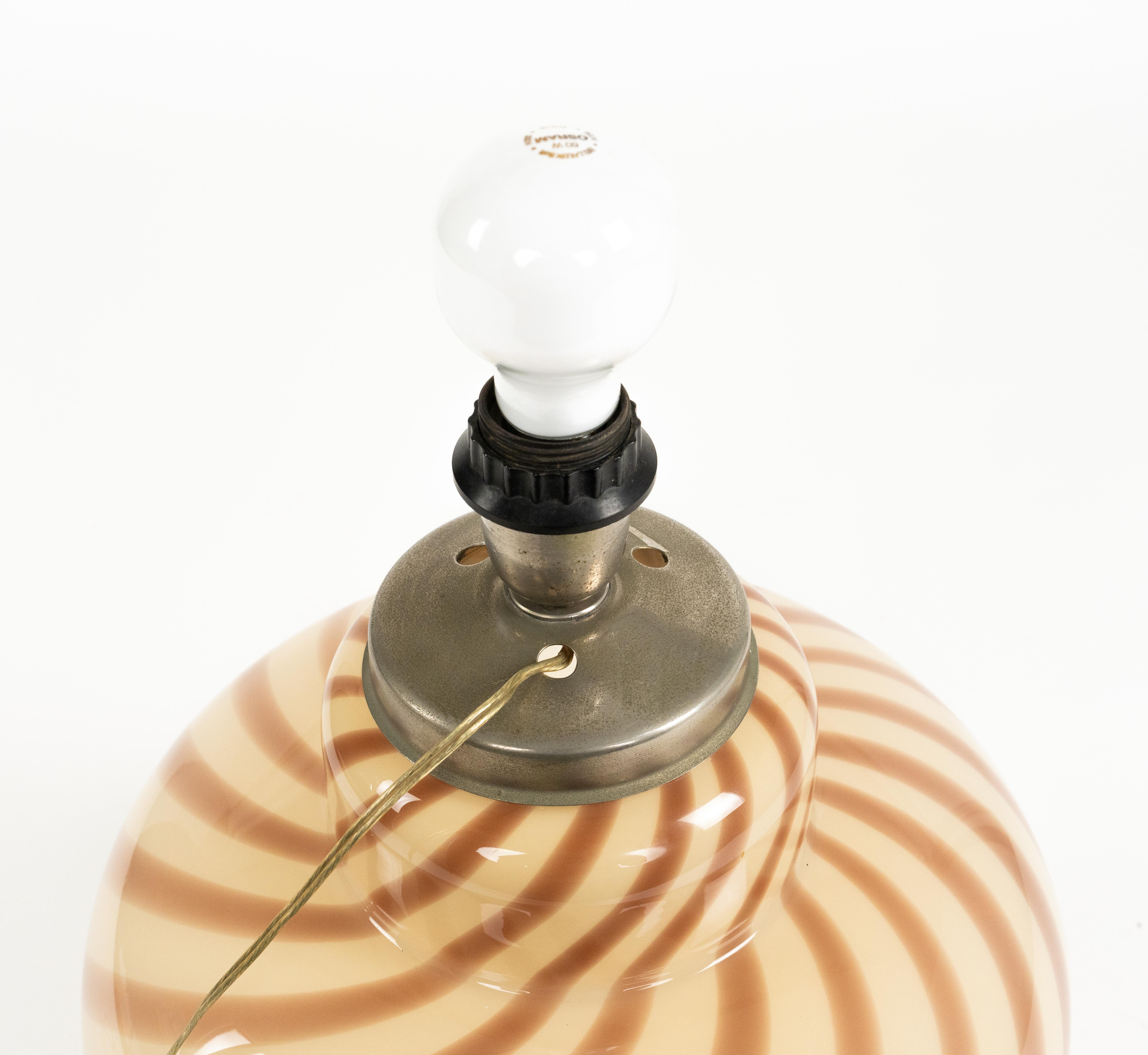 Lampe de table en verre de Murano du milieu du siècle par Tommaso Barbi, Italie, années 1970 en vente 2