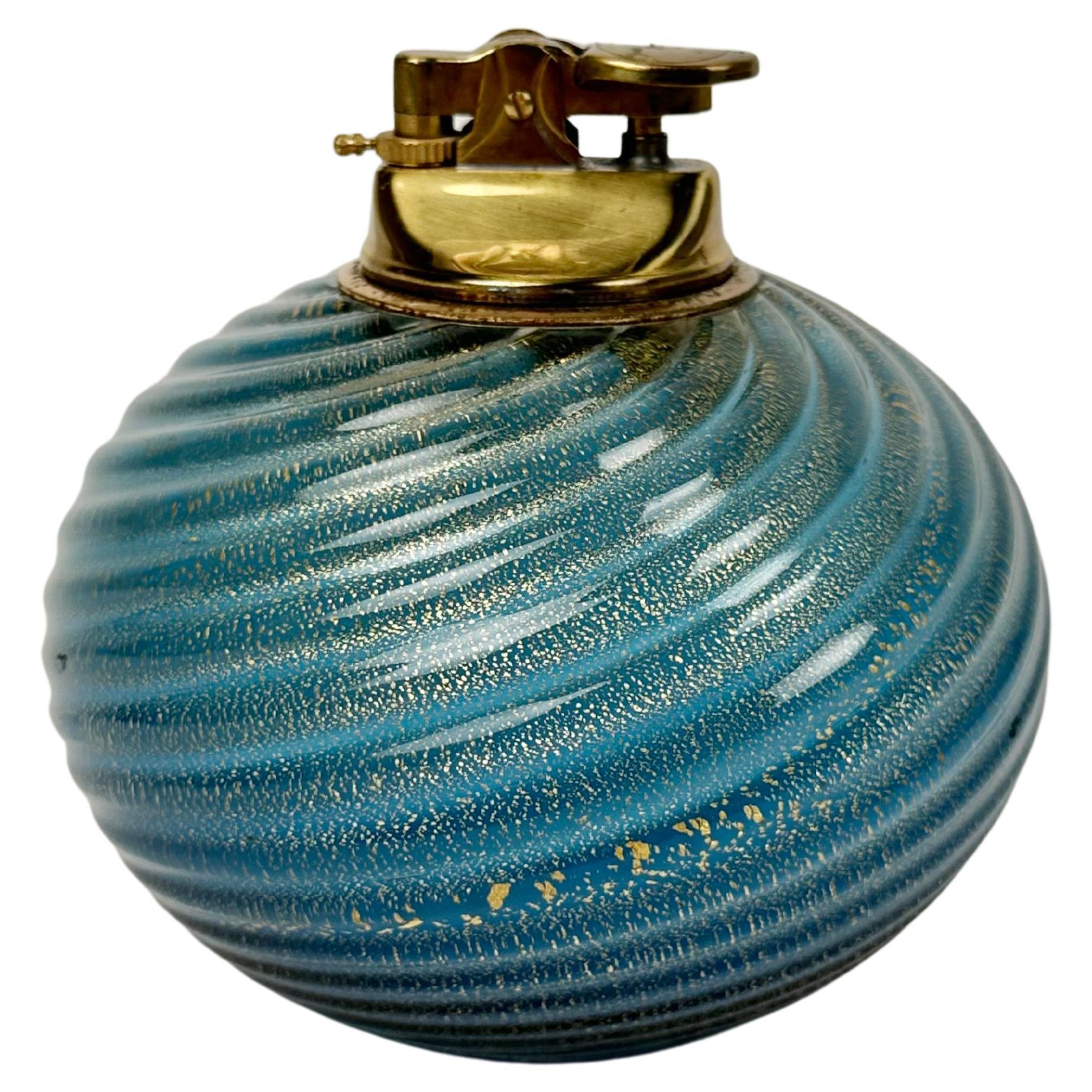 Elegant table lighter in Murano glass made by the Italian designer Tommaso Barbi.

Made in Italy in the 1970s.

The lighter is functioning and original label is still attached on the back, as shown in the pictures.

Perfect desk object or gift