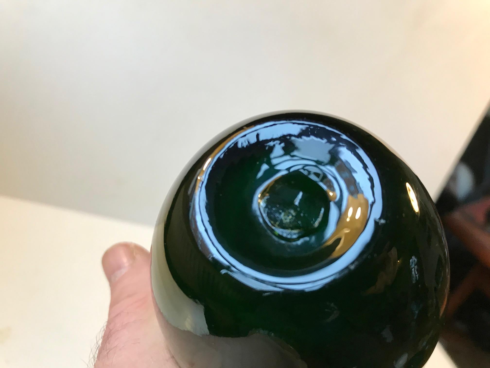 Vase en verre vert à long col de Murano du milieu du siècle dernier Bon état - En vente à Esbjerg, DK