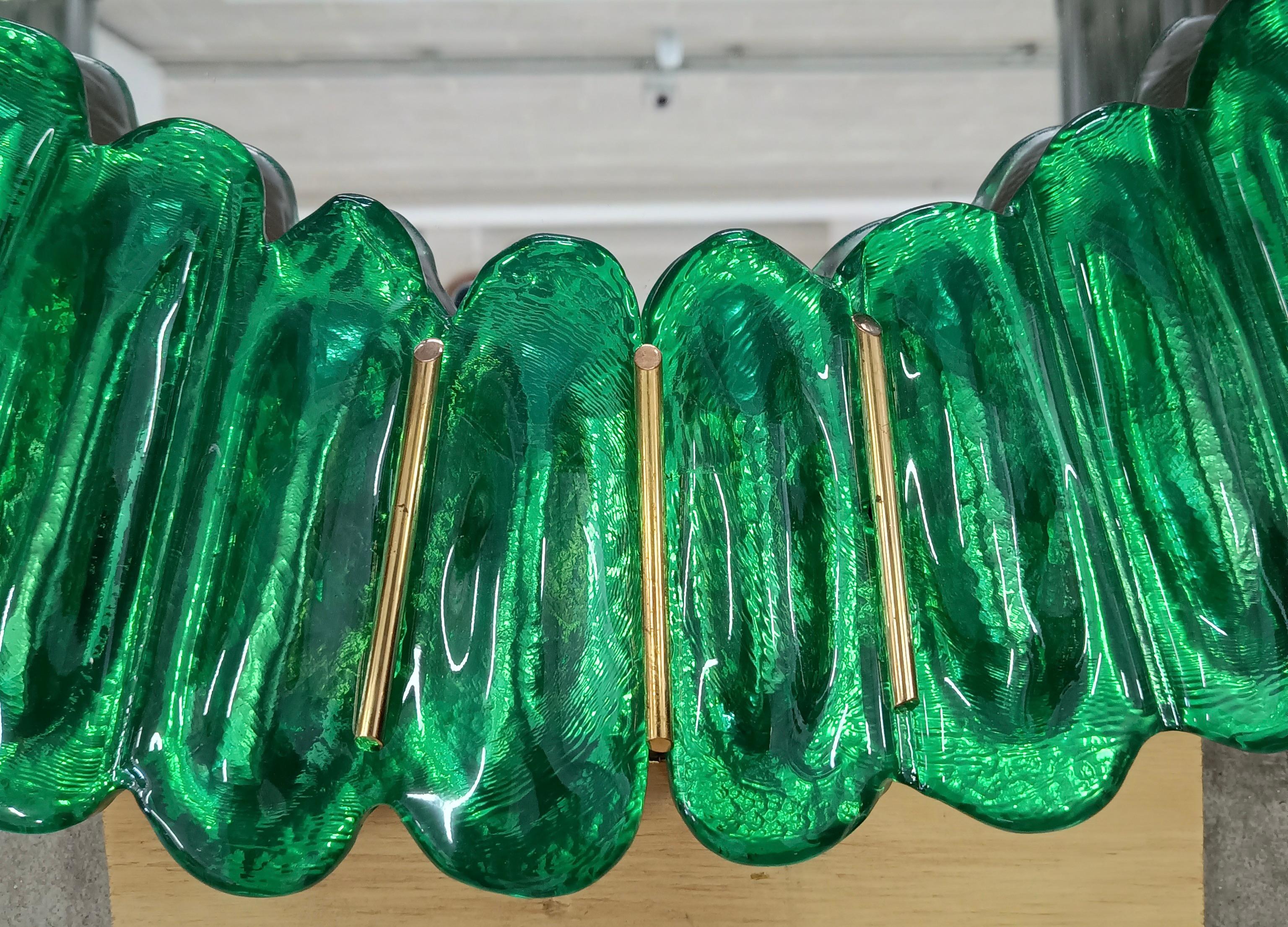 Midcentury Murano Oval Emerald Art Glass and Brass Italian Wall Mirror, 2000 In Good Condition For Sale In Rome, IT