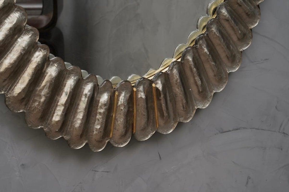Italiano Specchio da parete ovale in vetro artistico e ottone di Murano del 2020 in vendita