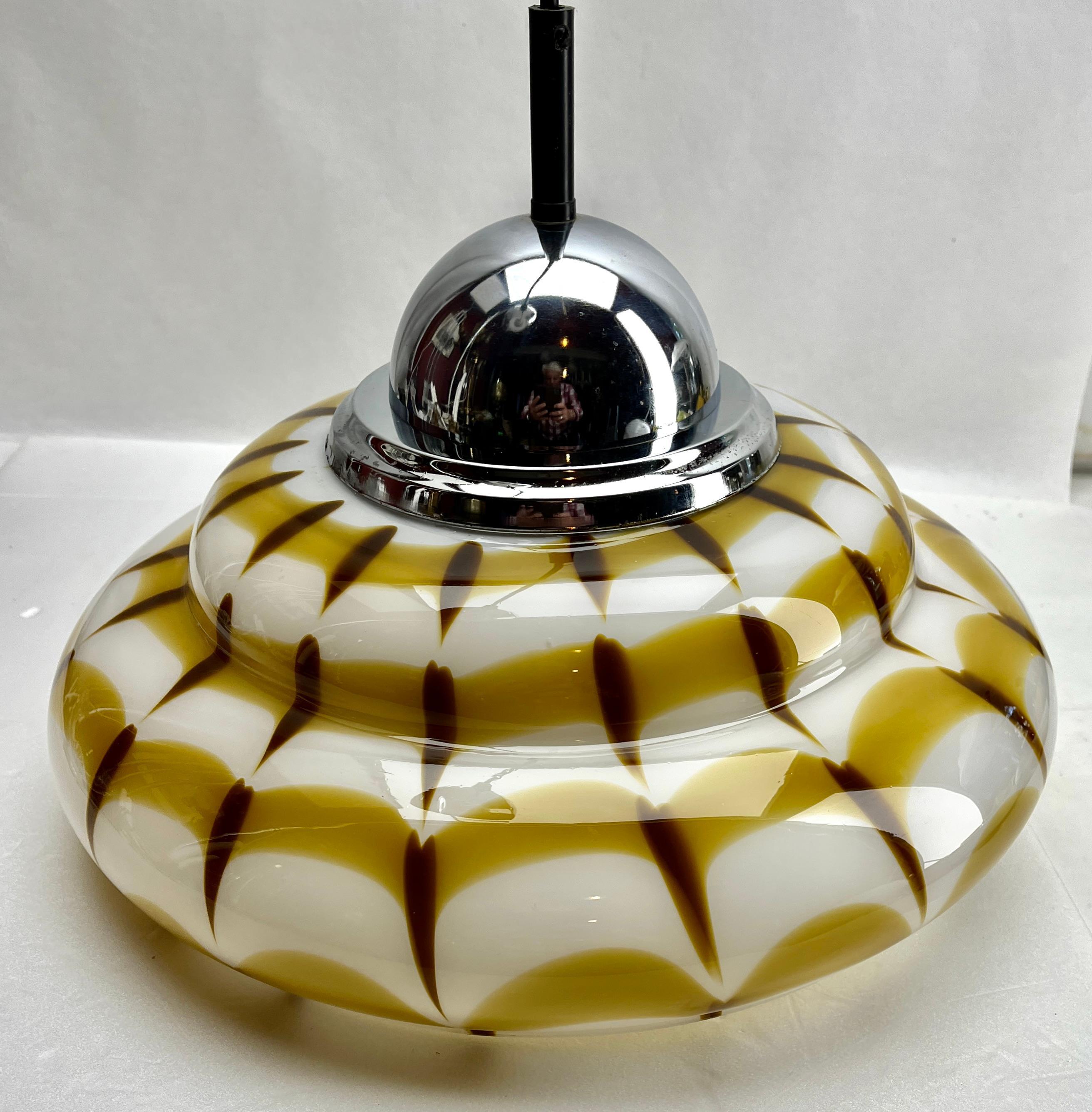 Lampada a sospensione di Murano del Medioevo, paralume in vetro di vari colori in vendita 5