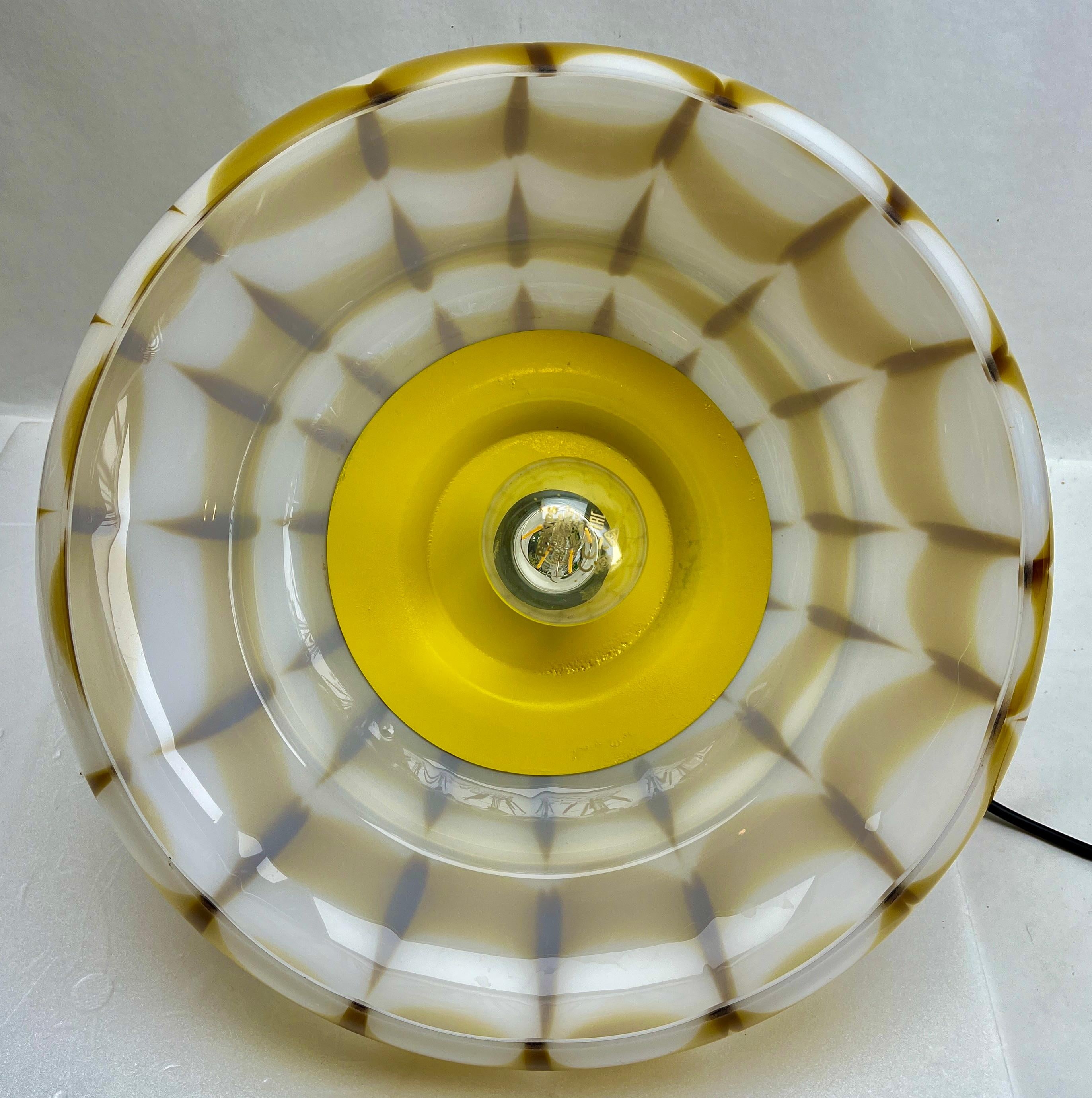 Vetro opalino Lampada a sospensione di Murano del Medioevo, paralume in vetro di vari colori in vendita