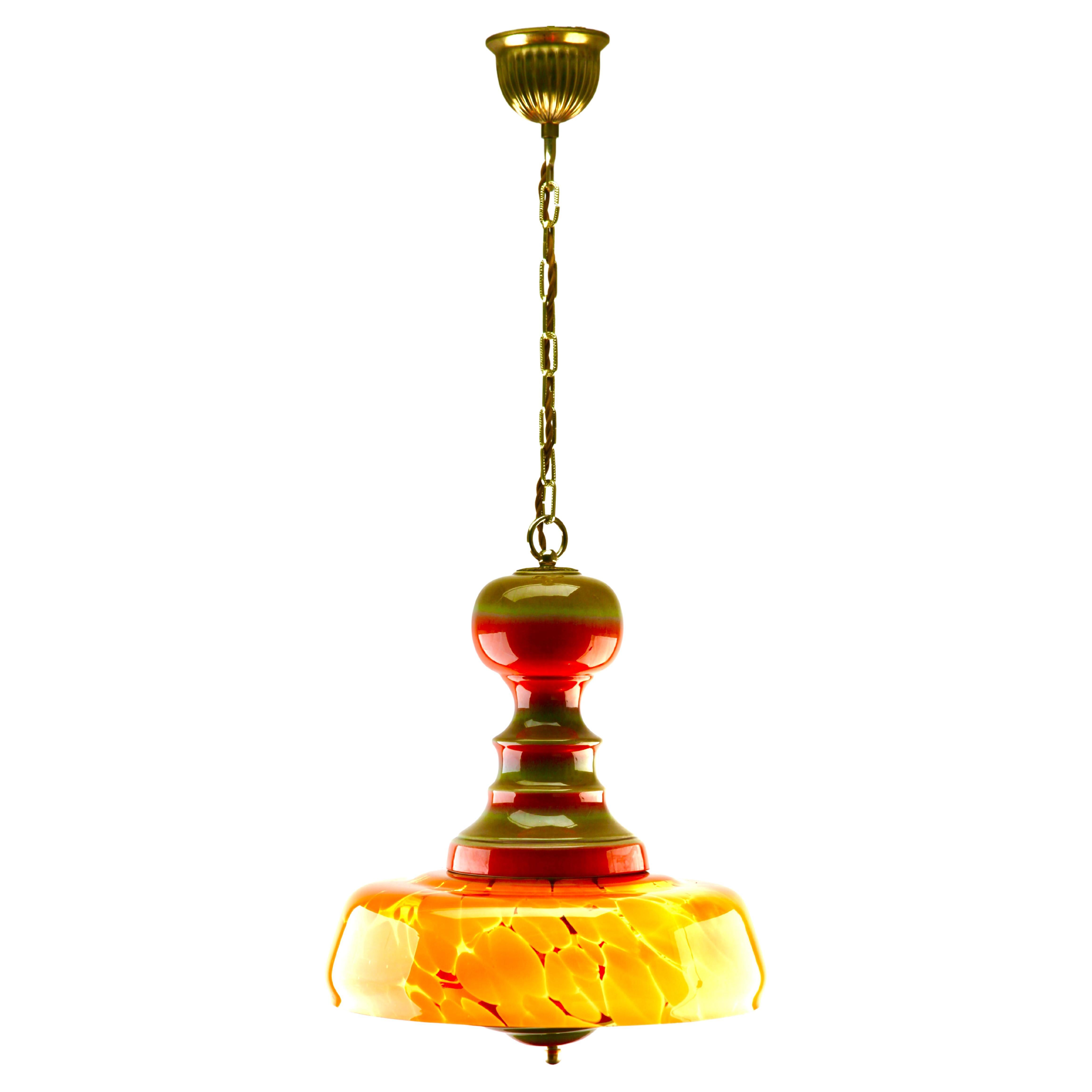 Lampe à suspension de Murano du milieu du siècle dernier, abat-jour en verre de différentes couleurs, montage en céramique