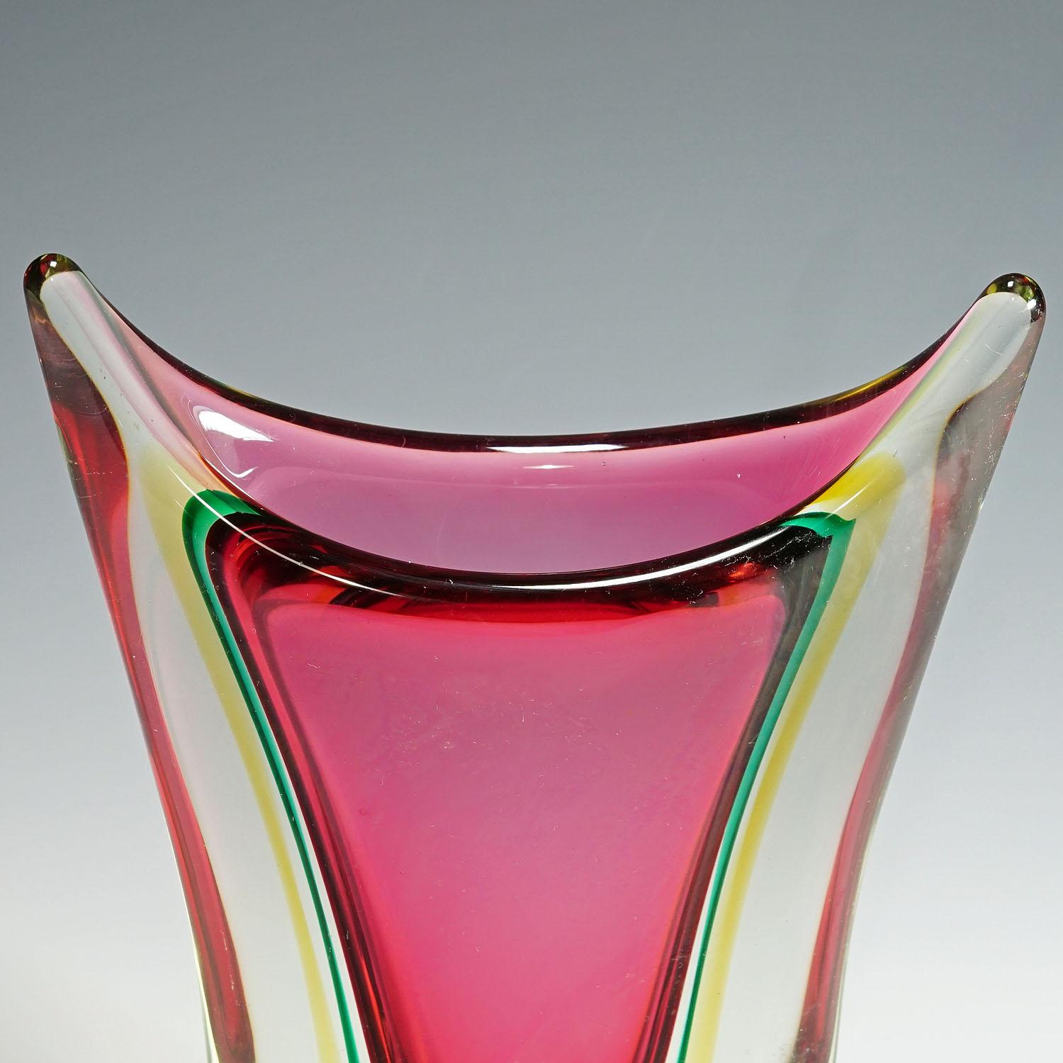 Fait main Vase en verre d'art Murano Sommerso du milieu du siècle par C.I.V.E.M., années 60 en vente