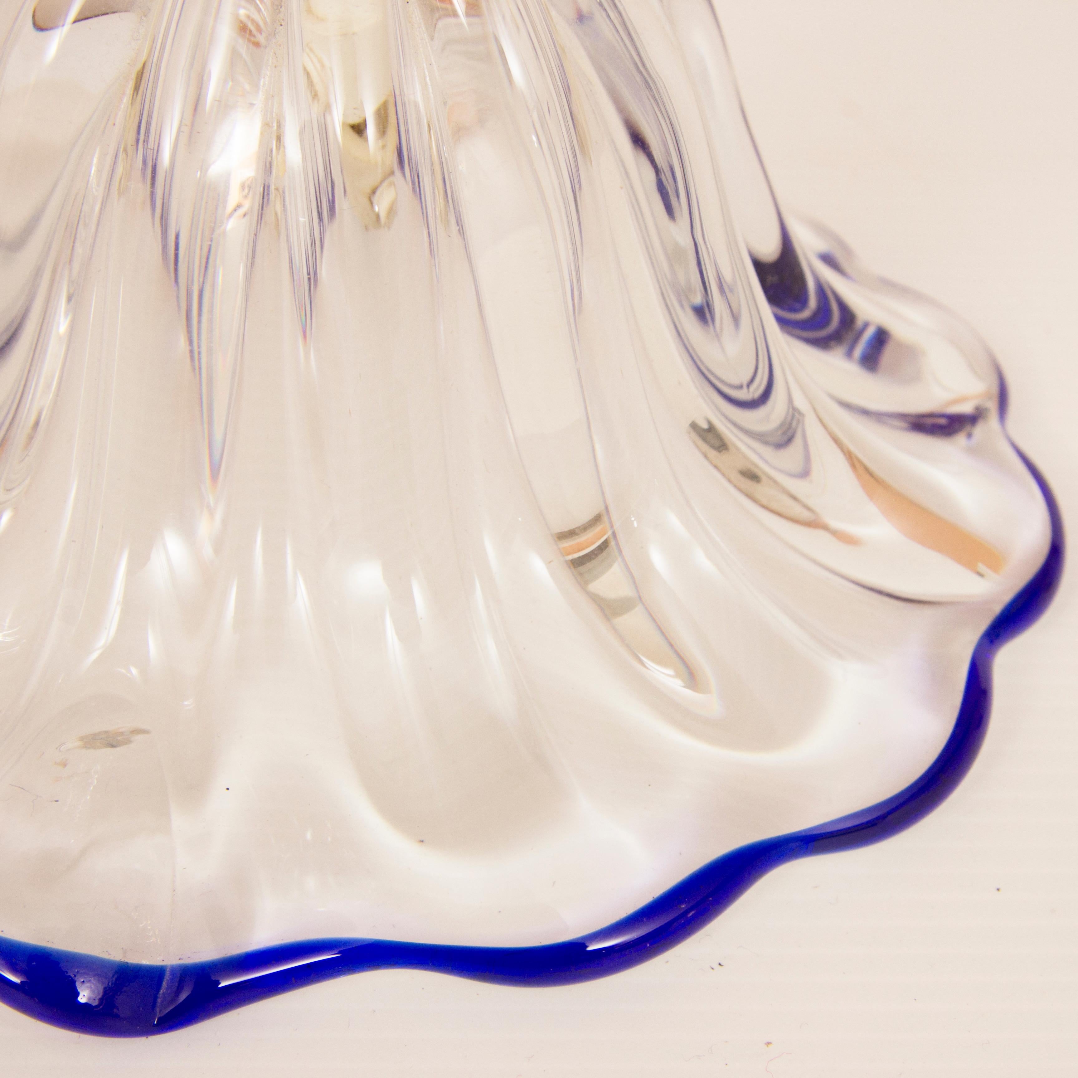 A pair of midcentury blown glass table lamps by Archimede Seguso.
Beautiful clear glass table lamps with royal blue ribbon to the top and base, the glass is a fluted tulip form with central bauble.
H: 25cm W: 17cm D: 17cm
Italy c 1960